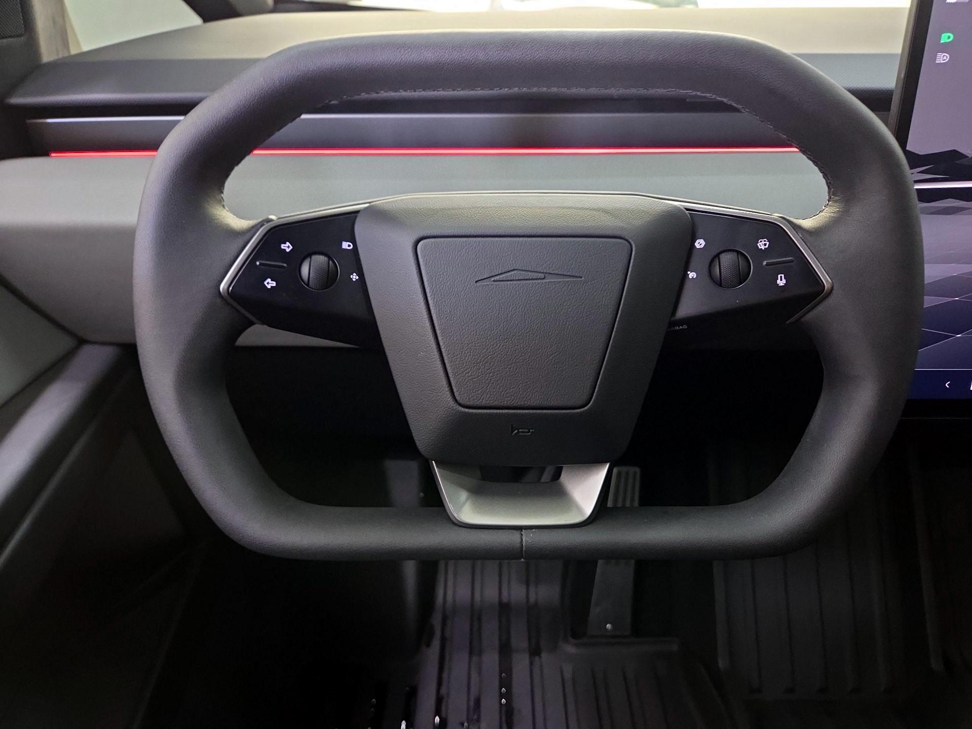 Thumbnail: 2025 Tesla Cybertruck - 10