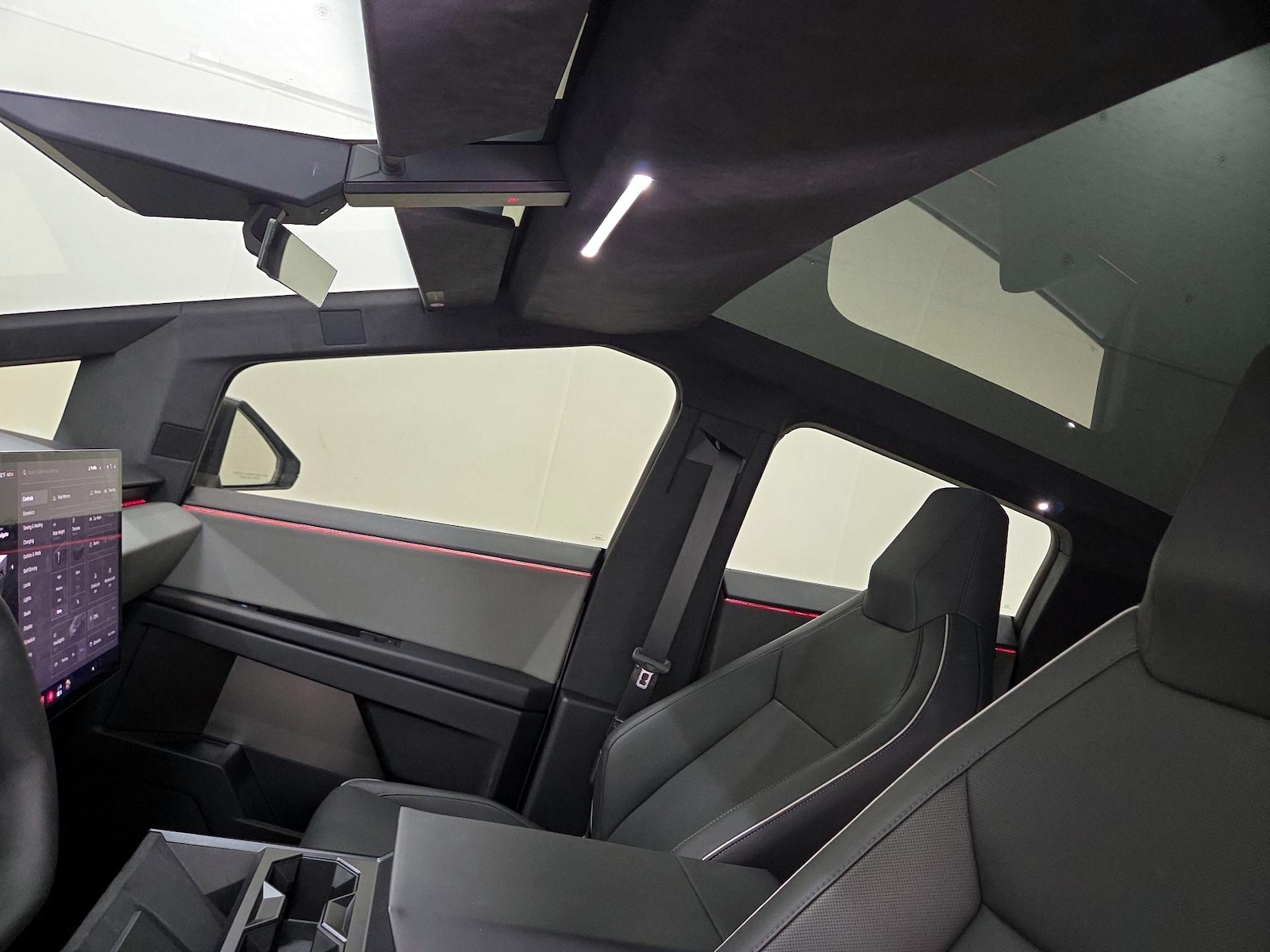 2025 Tesla Cybertruck Base - Photo 18