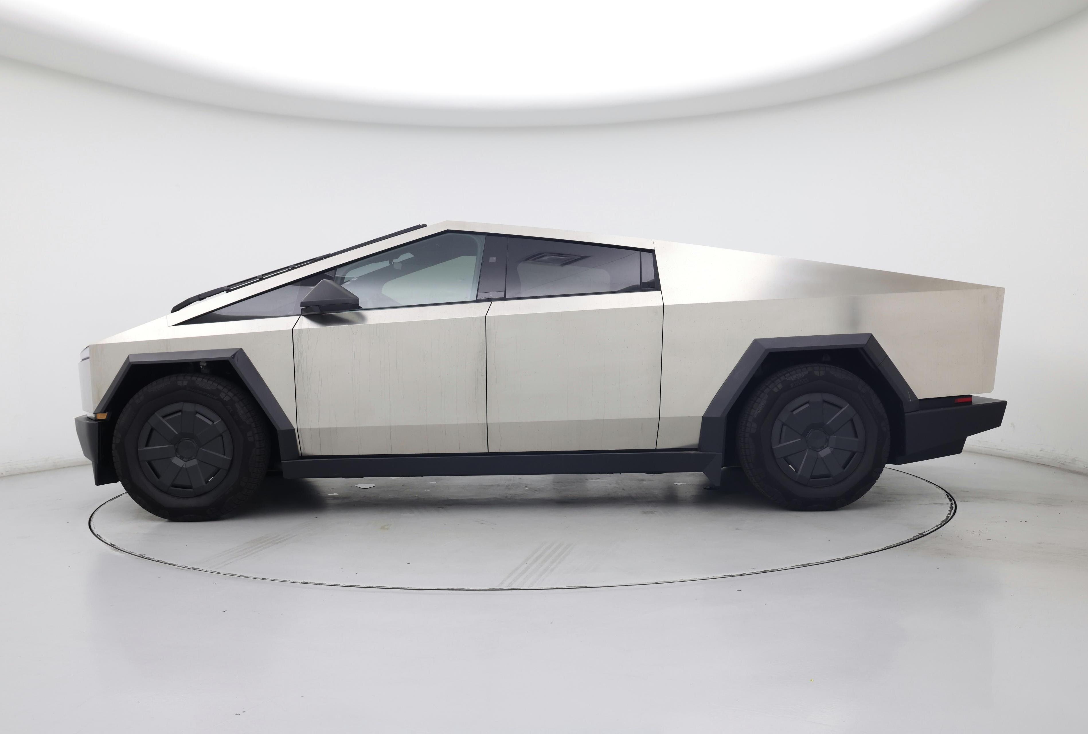 Thumbnail: 2025 Tesla Cybertruck - 3