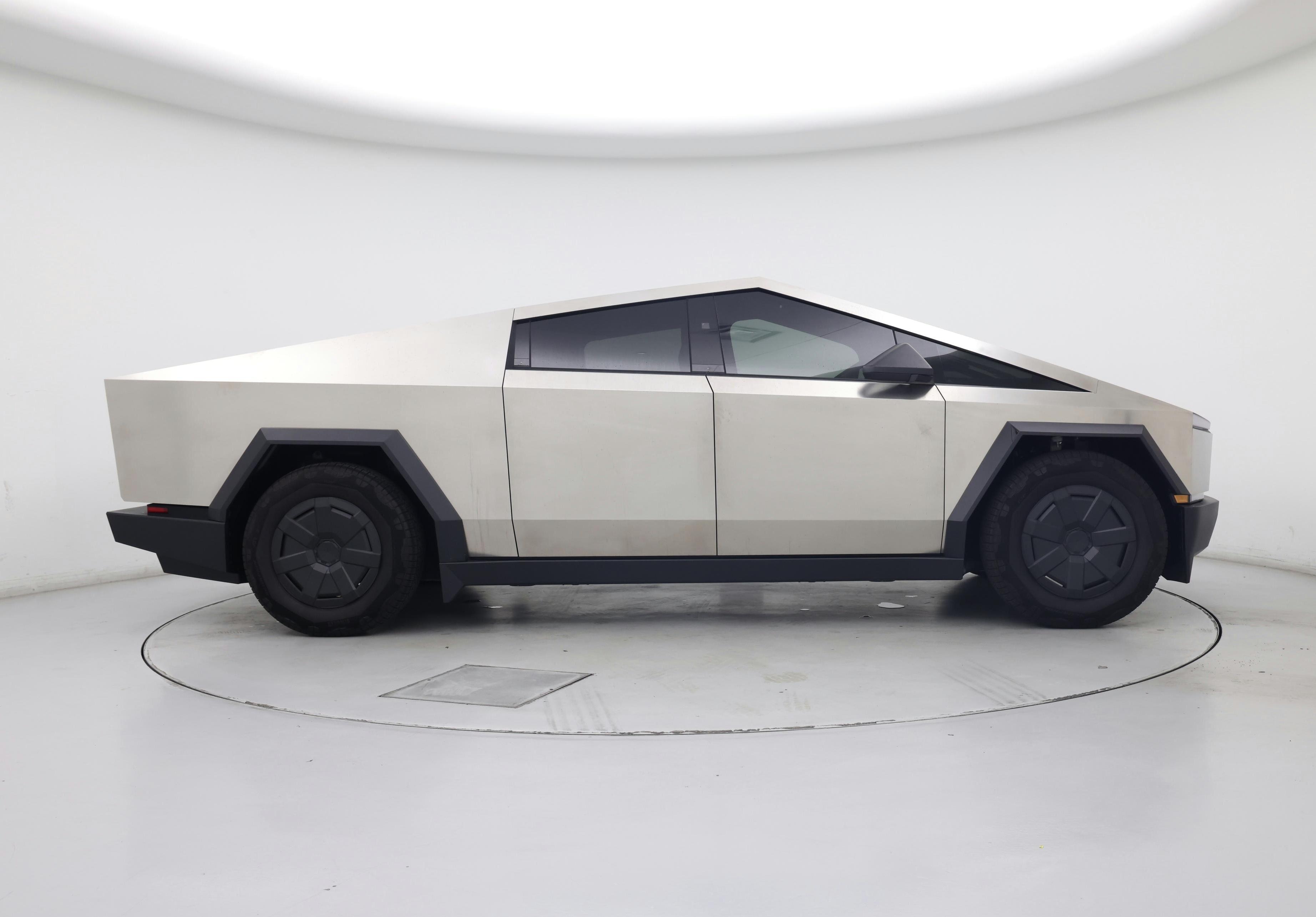 Thumbnail: 2025 Tesla Cybertruck - 7