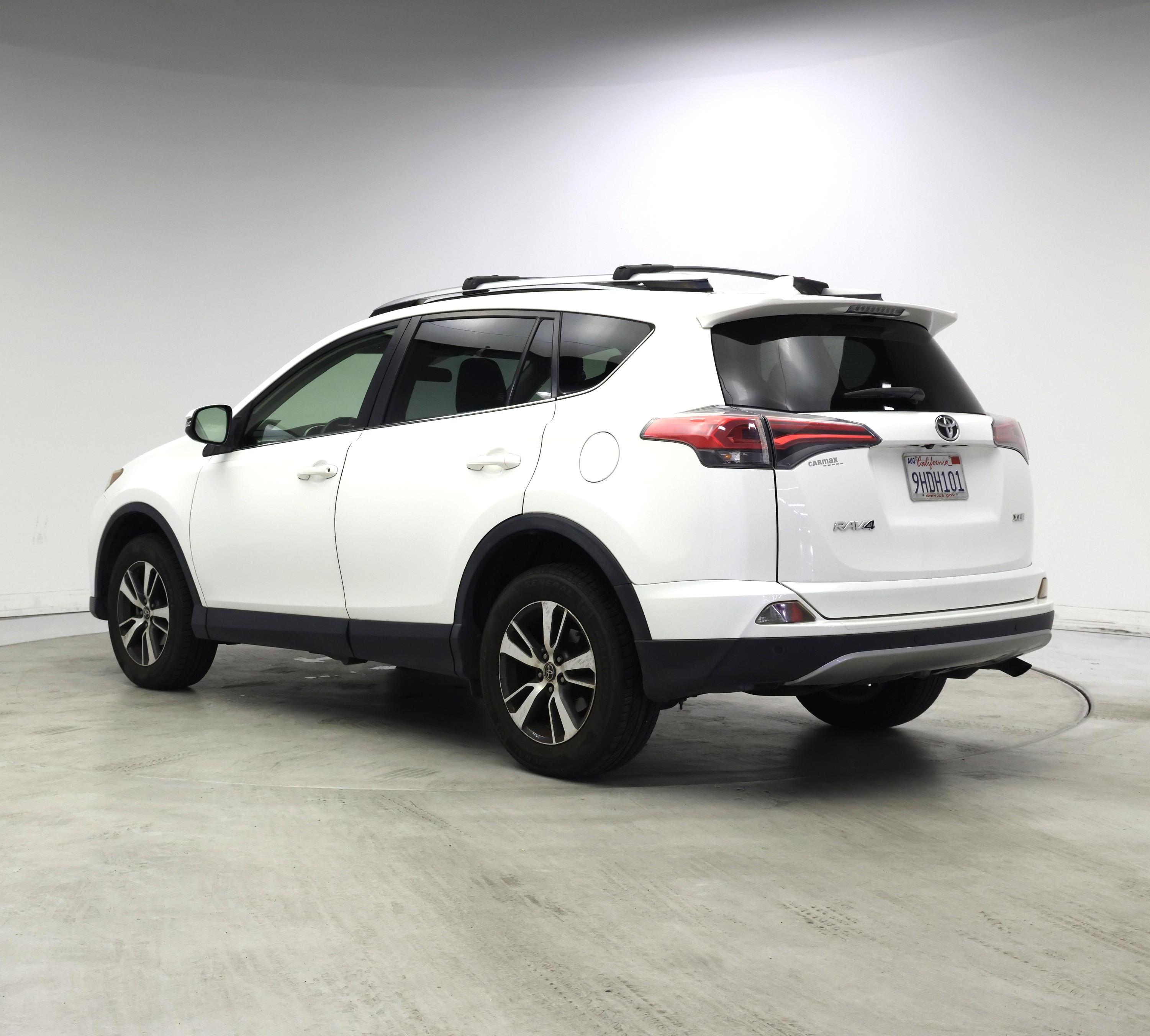 Thumbnail: 2017 Toyota RAV4 - 2