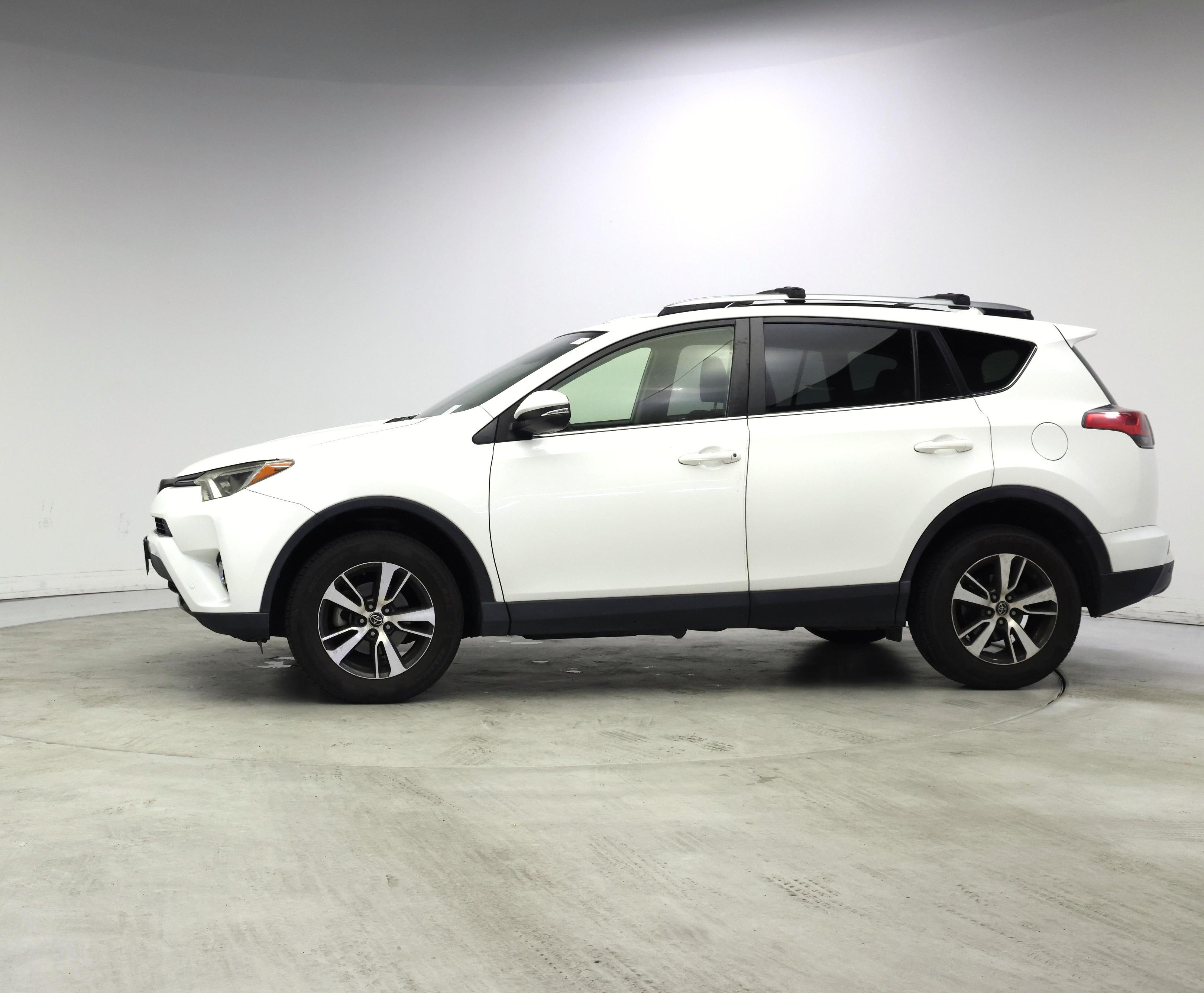 Thumbnail: 2017 Toyota RAV4 - 3