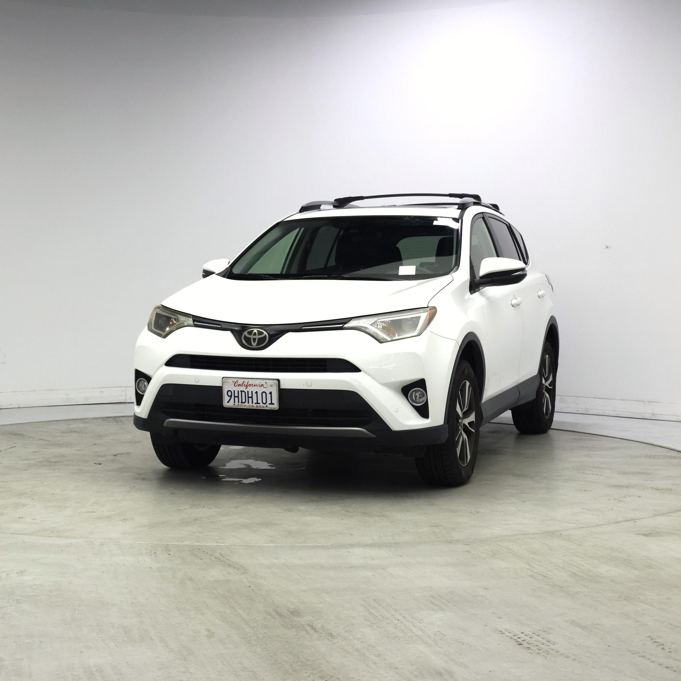 Thumbnail: 2017 Toyota RAV4 - 4