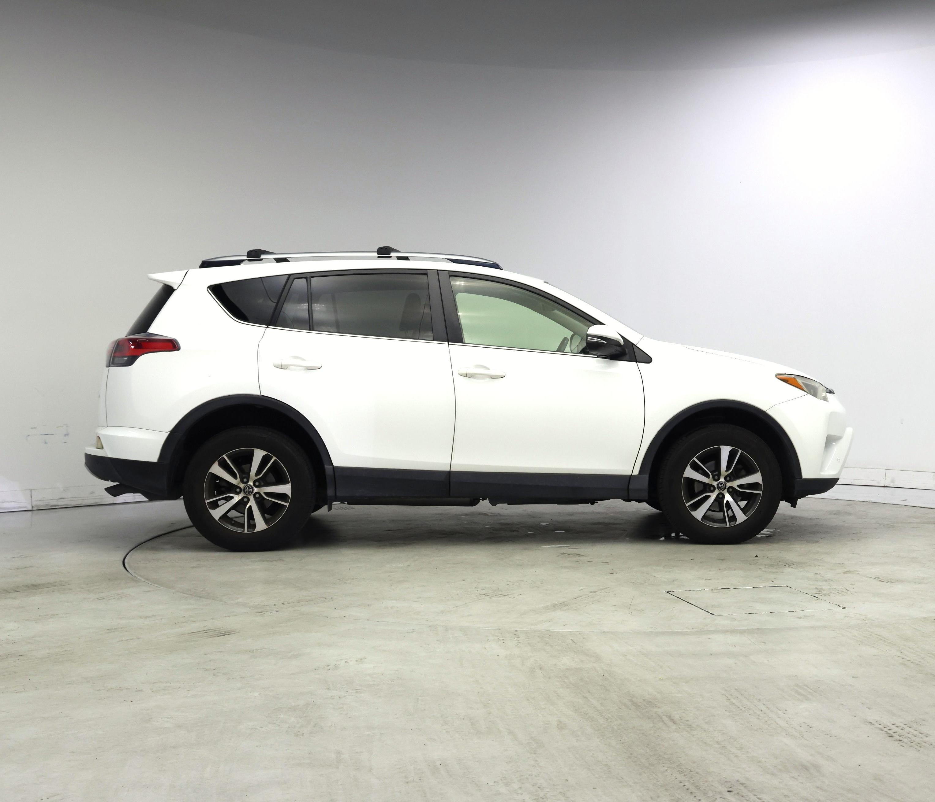Thumbnail: 2017 Toyota RAV4 - 7