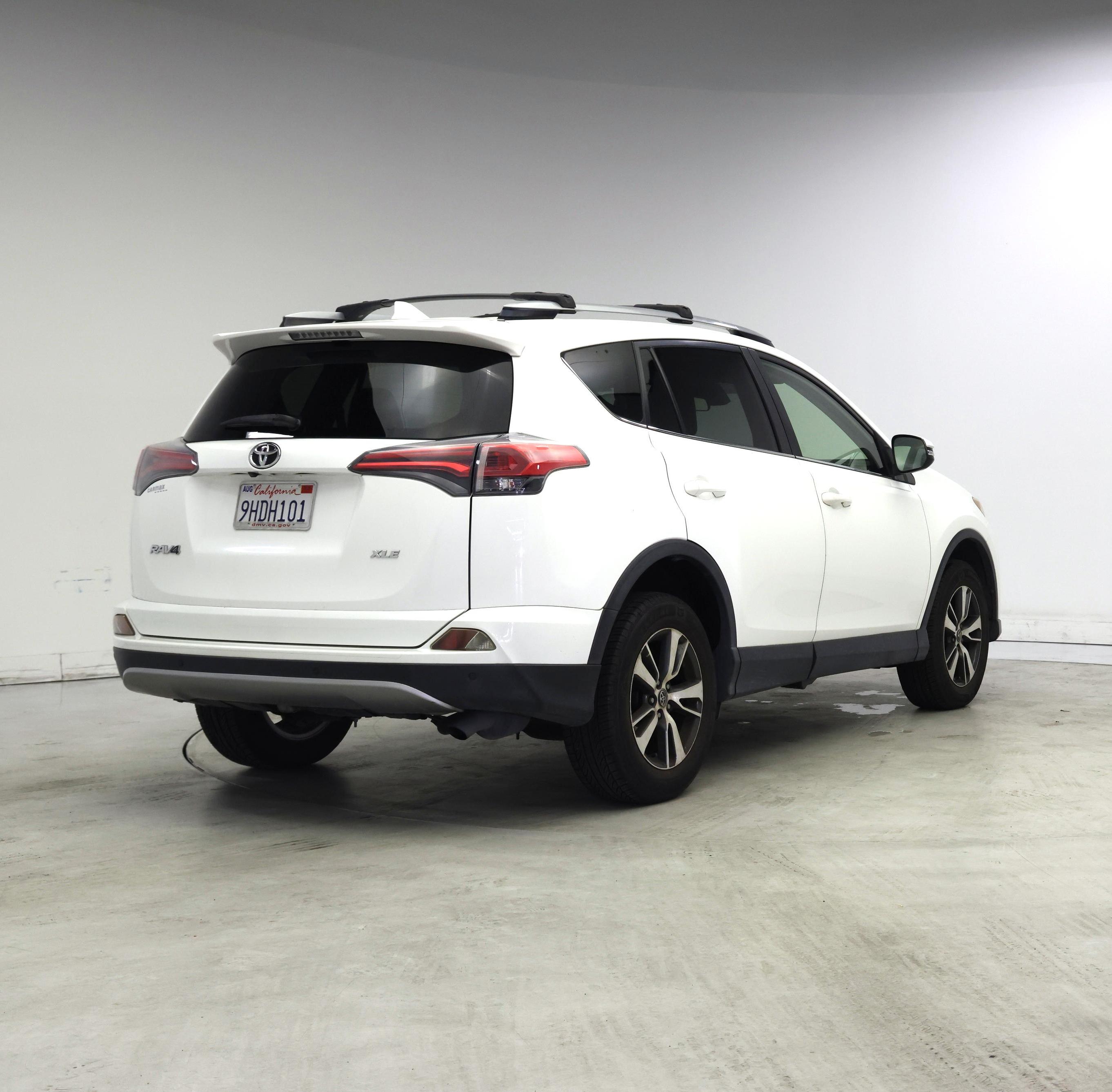 Thumbnail: 2017 Toyota RAV4 - 8