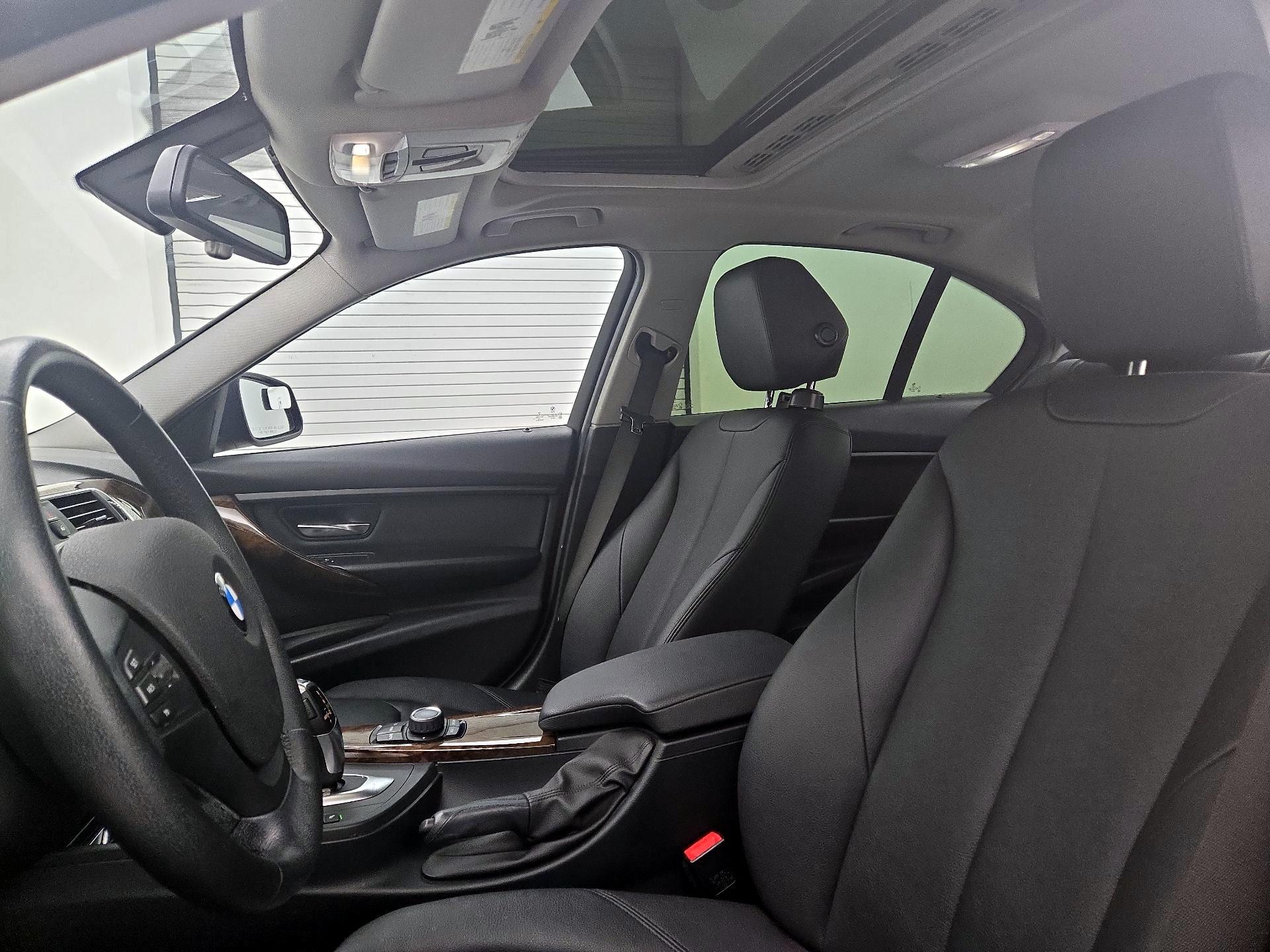 Thumbnail: 2016 BMW 3 Series - 18
