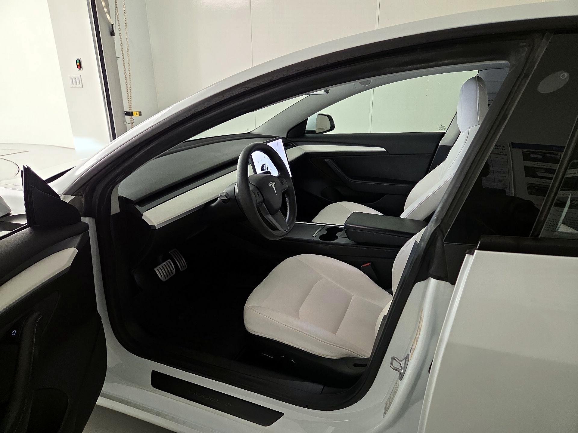 Thumbnail: 2022 Tesla Model 3 - 11