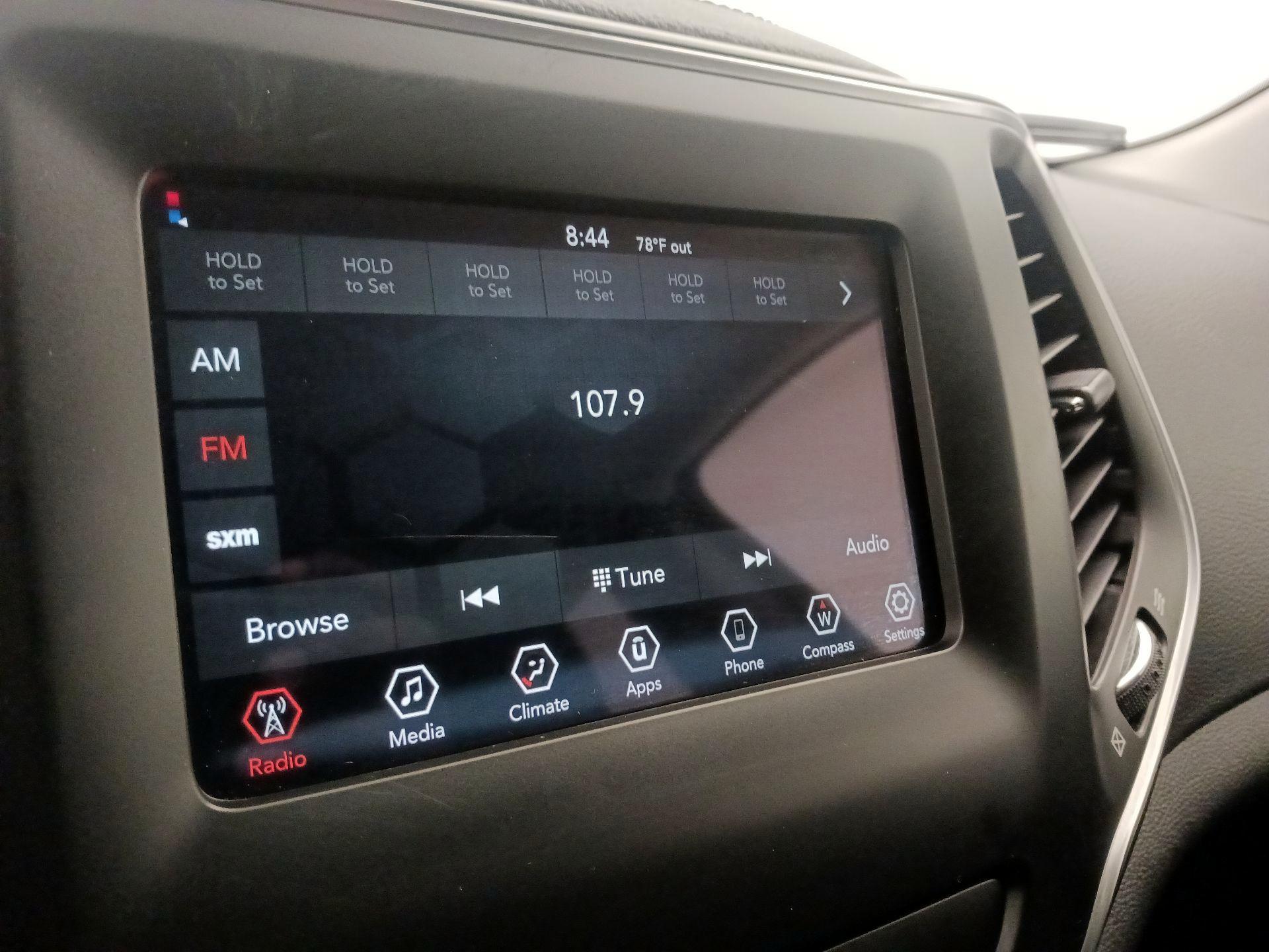 Thumbnail: 2020 Jeep Cherokee - 15