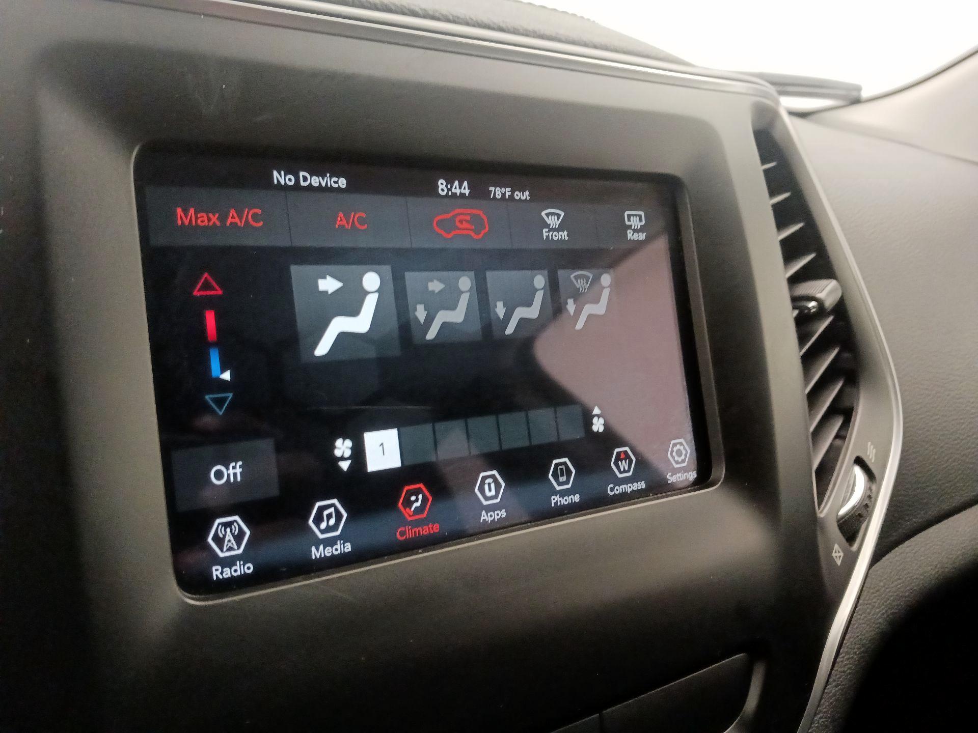 Thumbnail: 2020 Jeep Cherokee - 16
