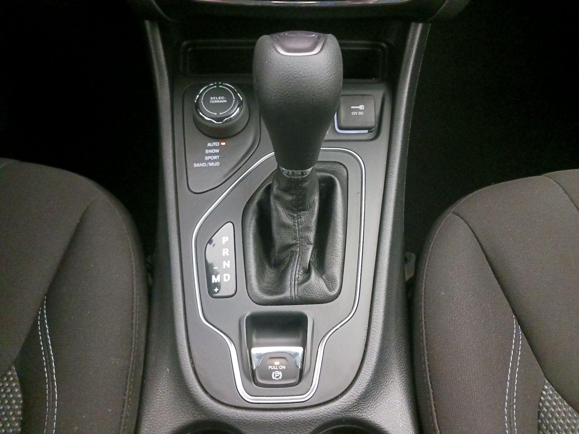 Thumbnail: 2020 Jeep Cherokee - 17