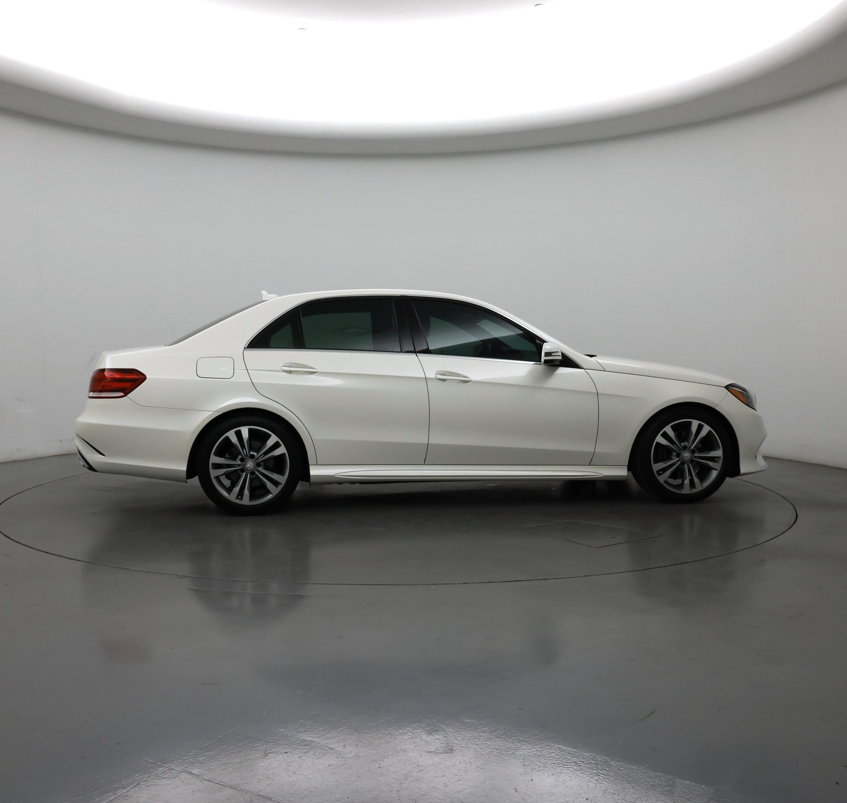 Thumbnail: 2016 Mercedes-Benz E-Class - 7