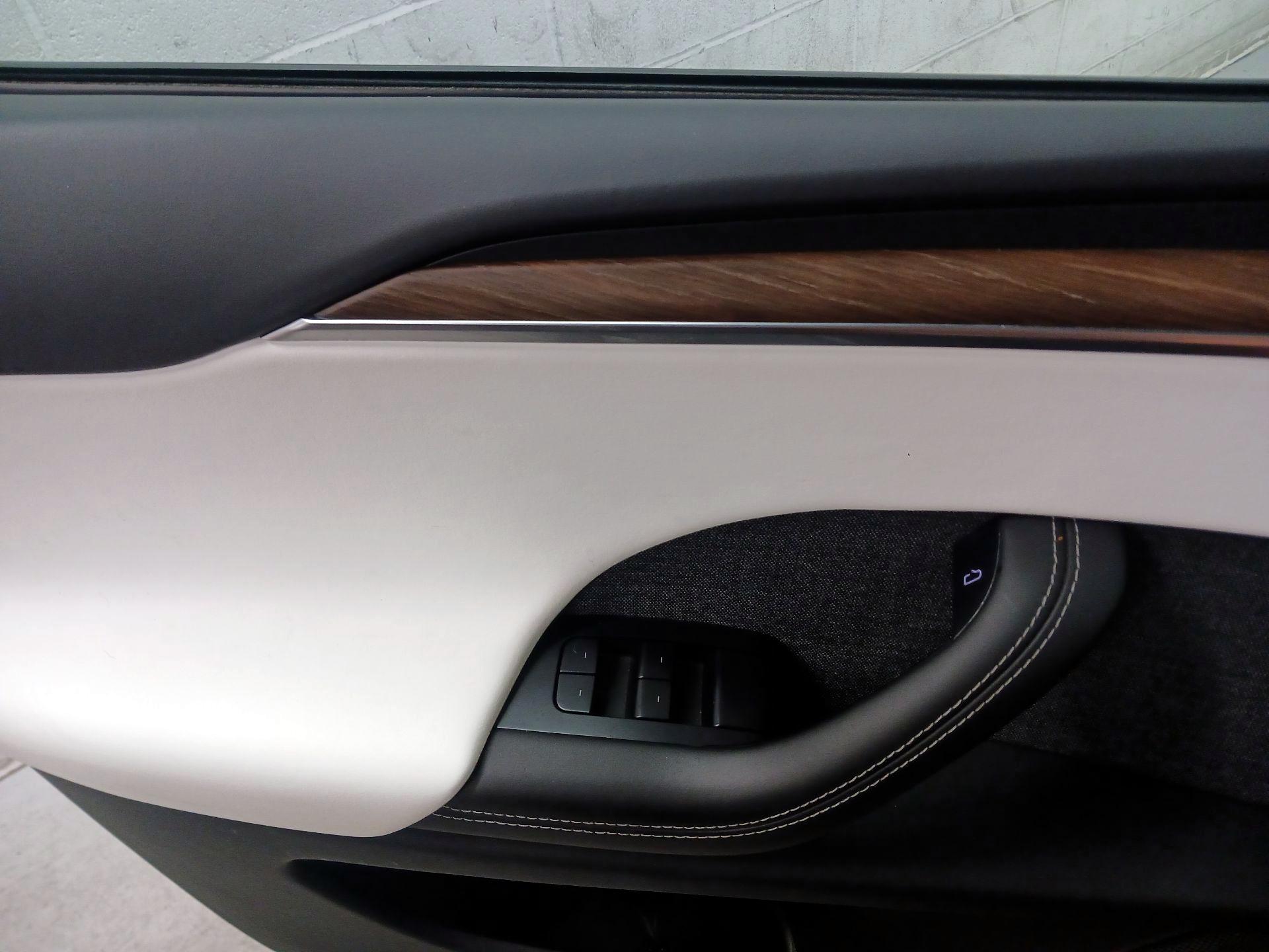 Thumbnail: 2022 Tesla Model X - 10