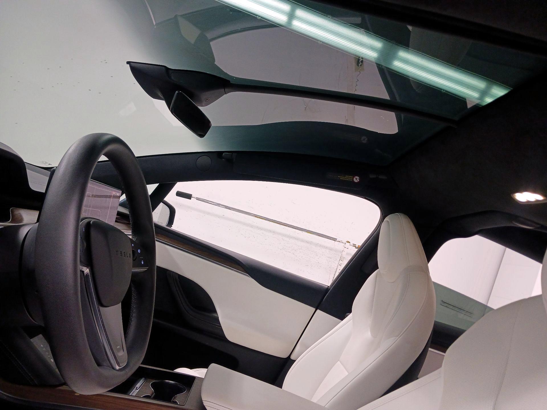 Thumbnail: 2022 Tesla Model X - 14