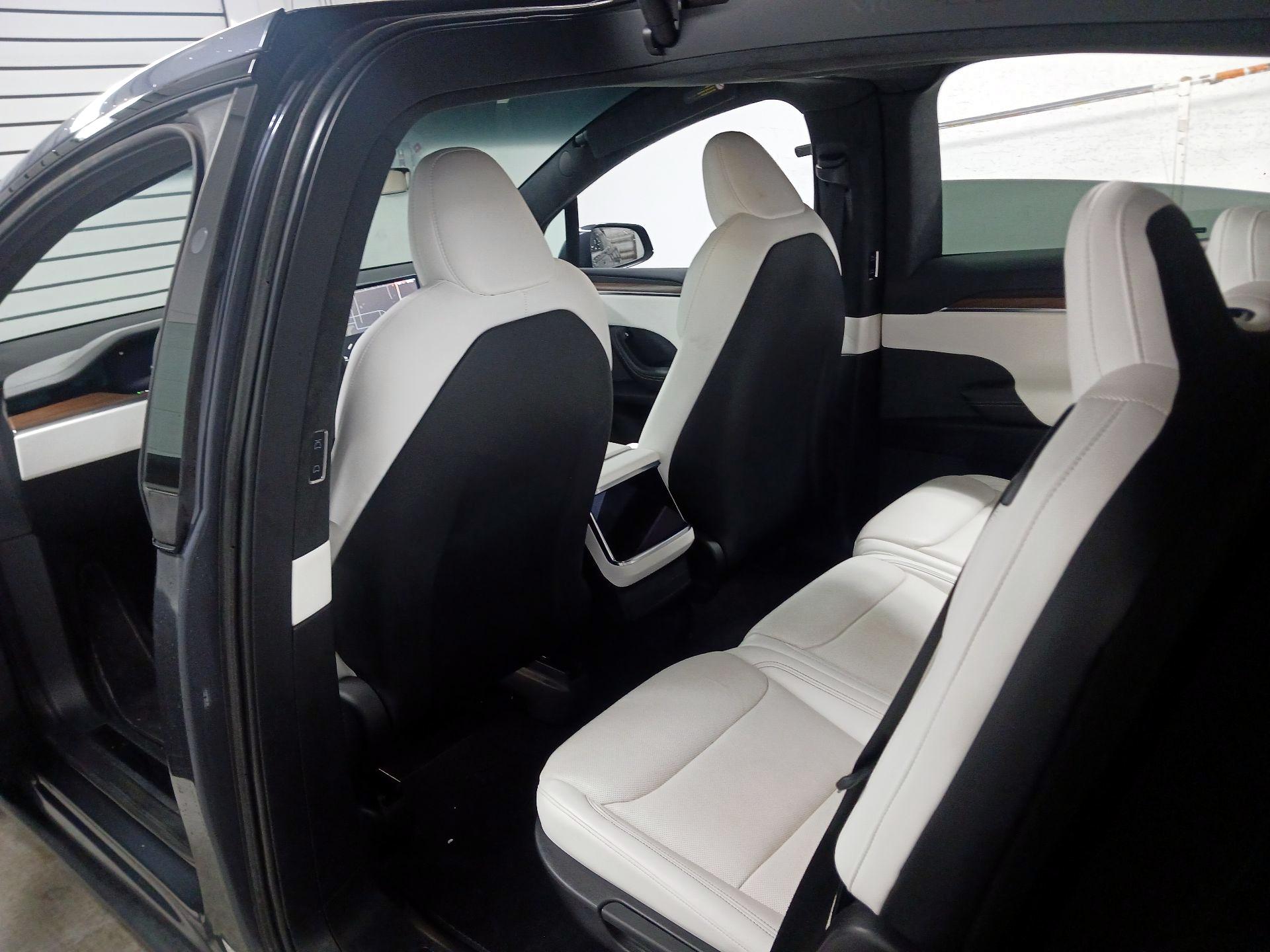 Thumbnail: 2022 Tesla Model X - 15