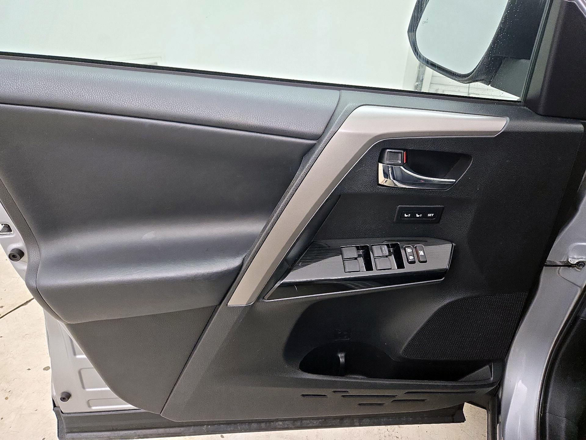 Thumbnail: 2018 Toyota RAV4 - 12
