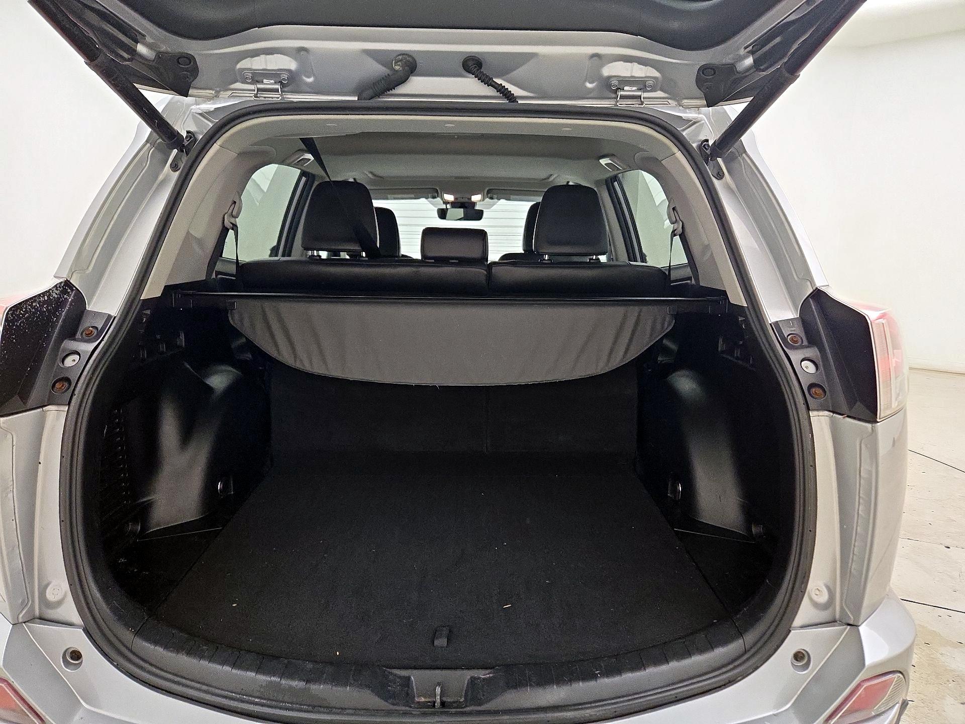 Thumbnail: 2018 Toyota RAV4 - 17