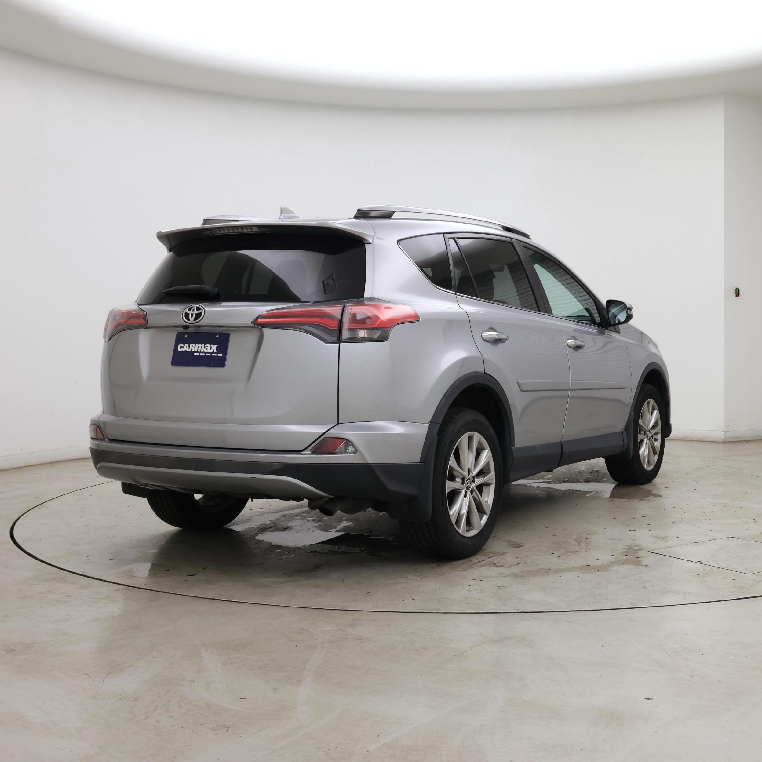 Thumbnail: 2018 Toyota RAV4 - 8