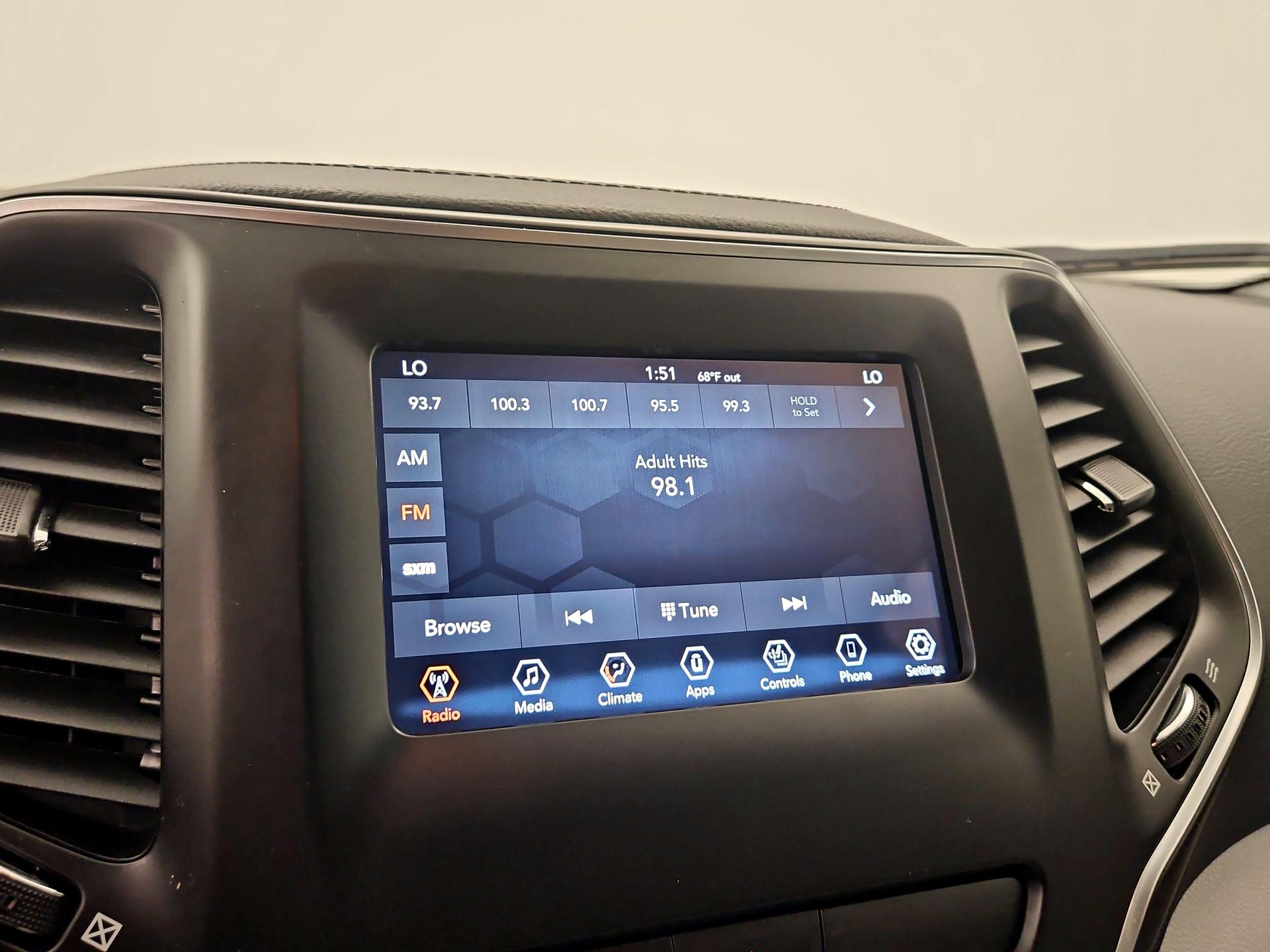Thumbnail: 2020 Jeep Cherokee - 15