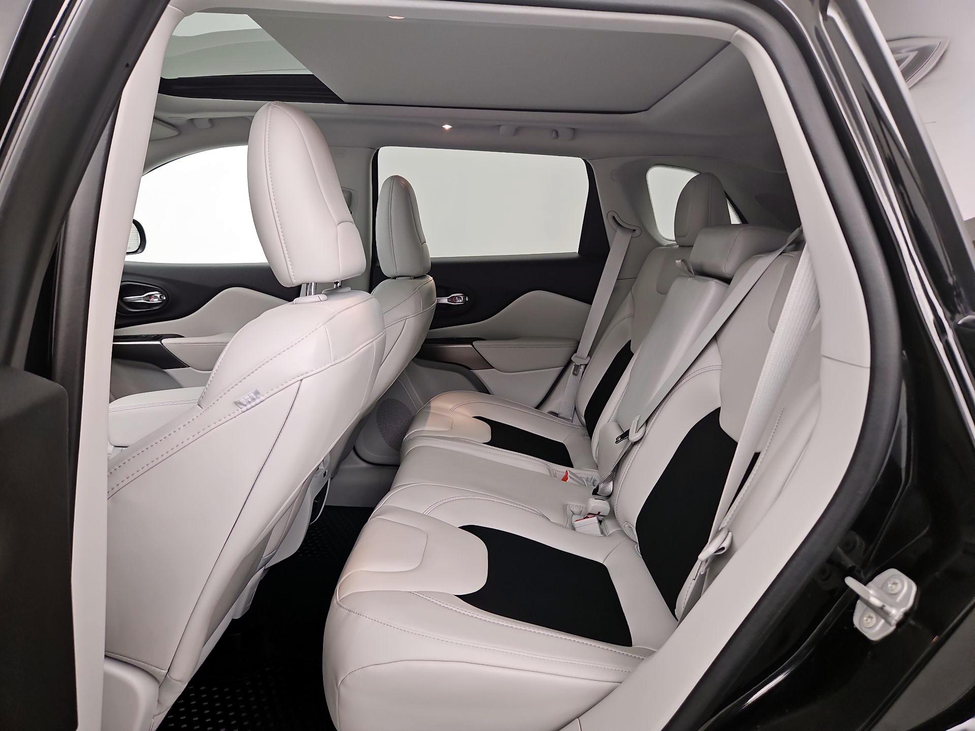 Thumbnail: 2020 Jeep Cherokee - 20