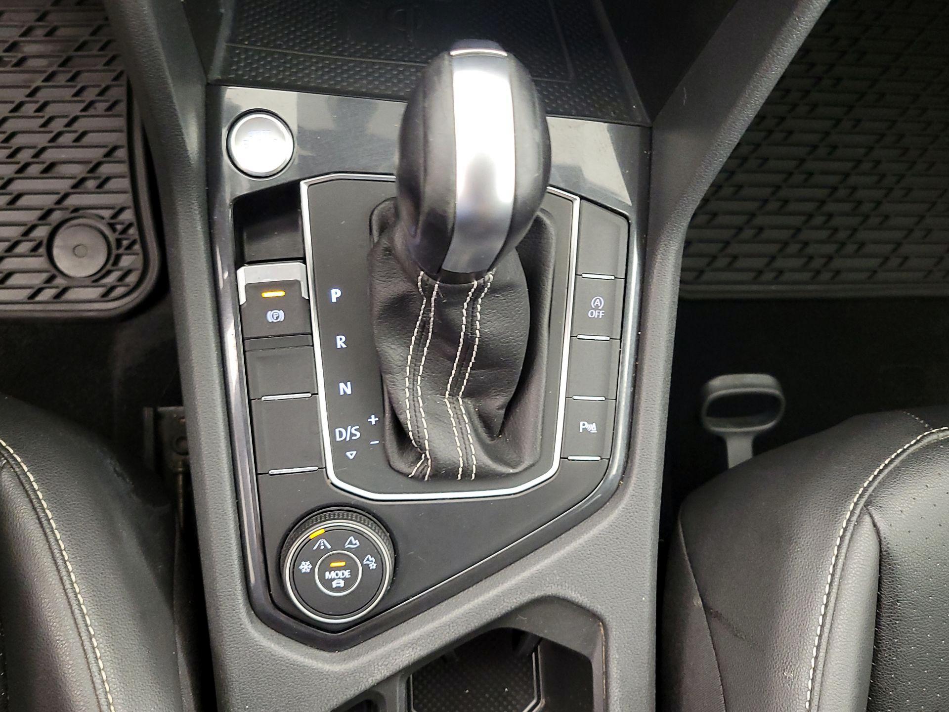 Thumbnail: 2021 Volkswagen Tiguan - 17