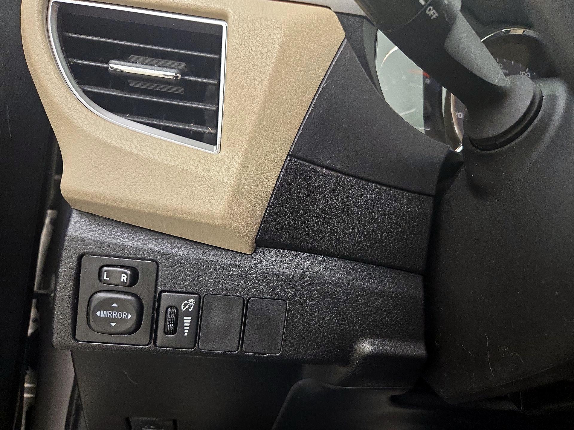 Thumbnail: 2015 Toyota Corolla - 13