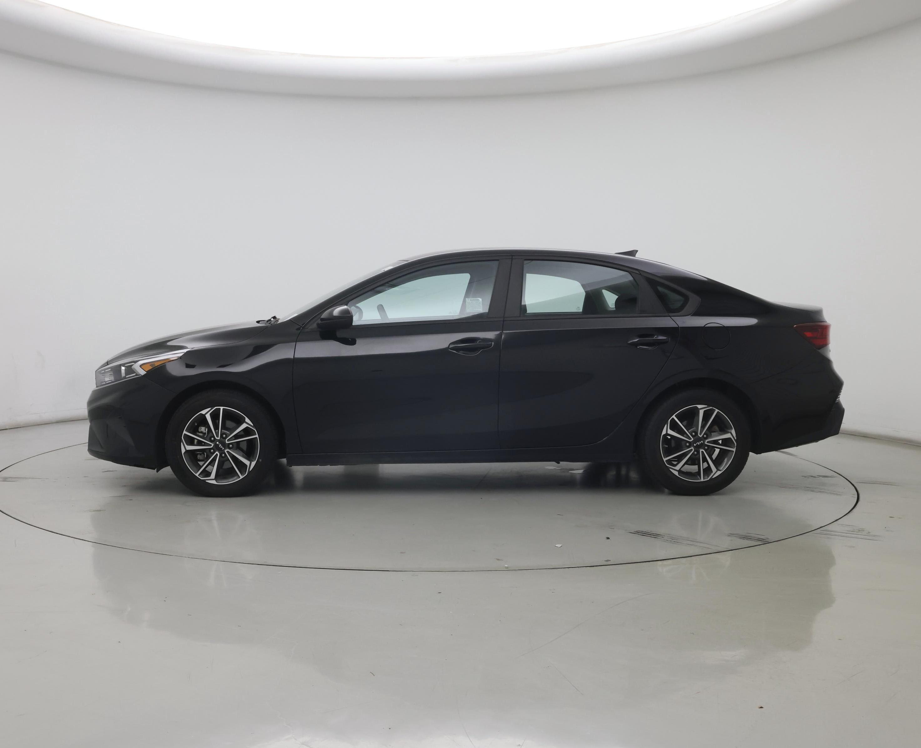 Thumbnail: 2023 Kia Forte - 3