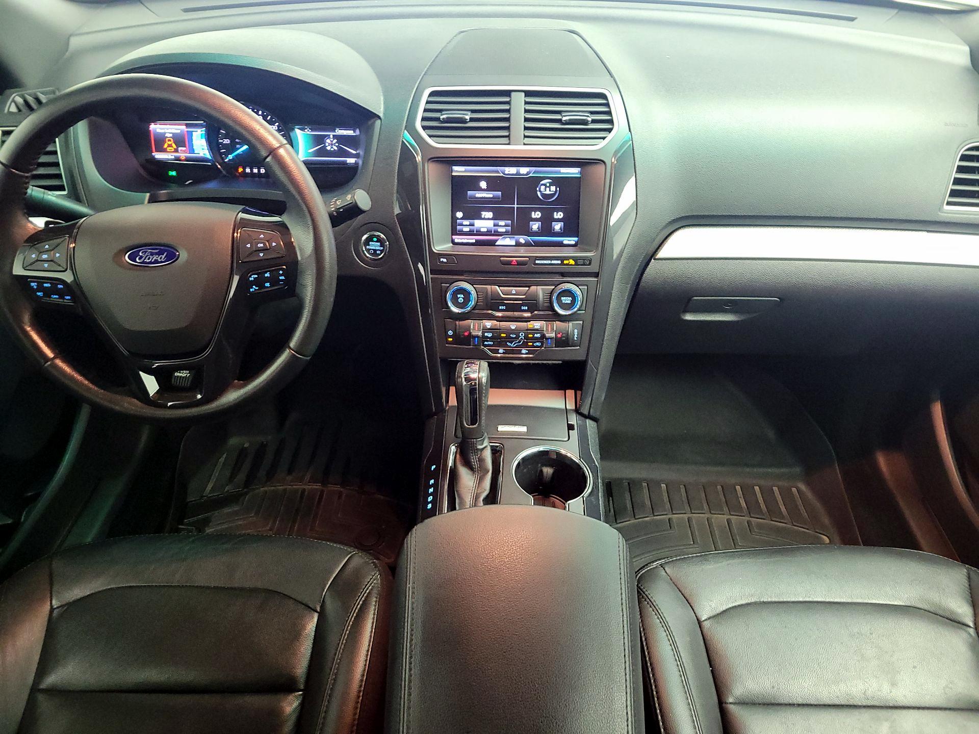 Thumbnail: 2016 Ford Explorer - 9