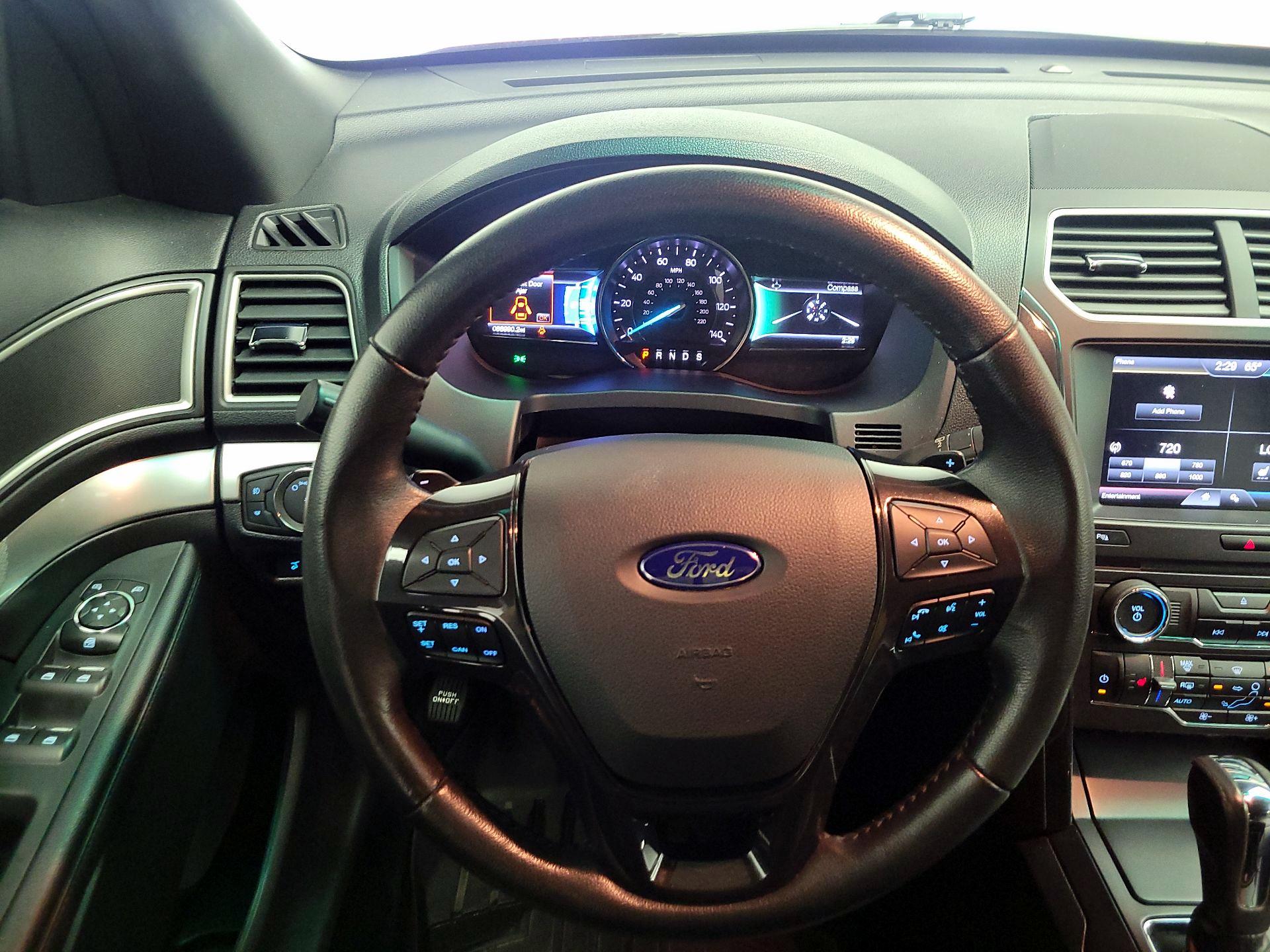 Thumbnail: 2016 Ford Explorer - 10