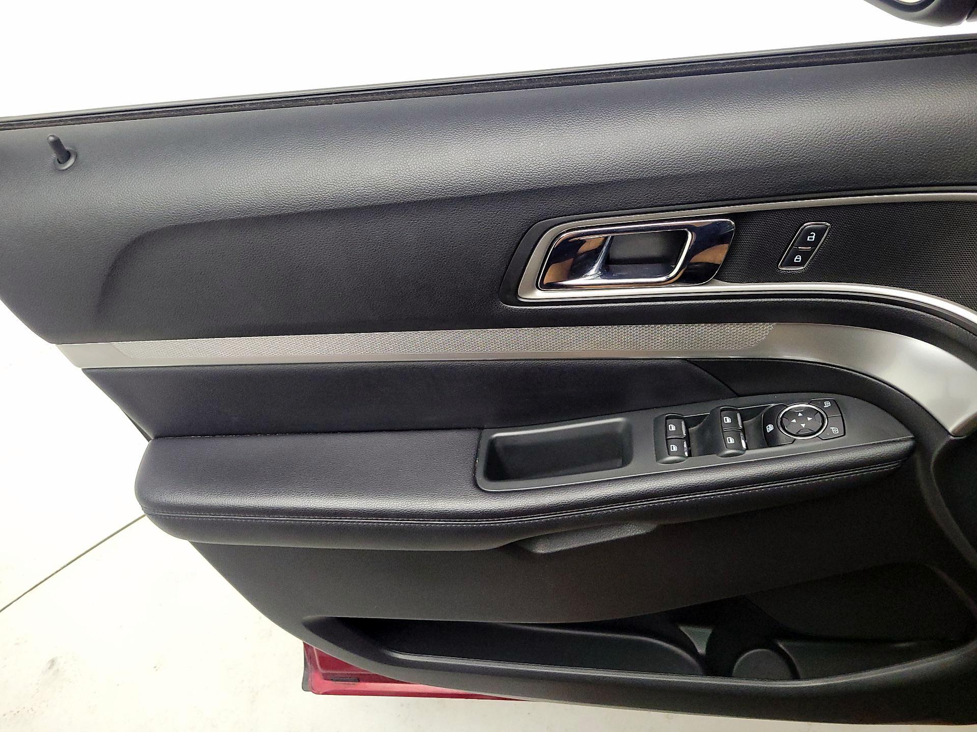 Thumbnail: 2016 Ford Explorer - 12