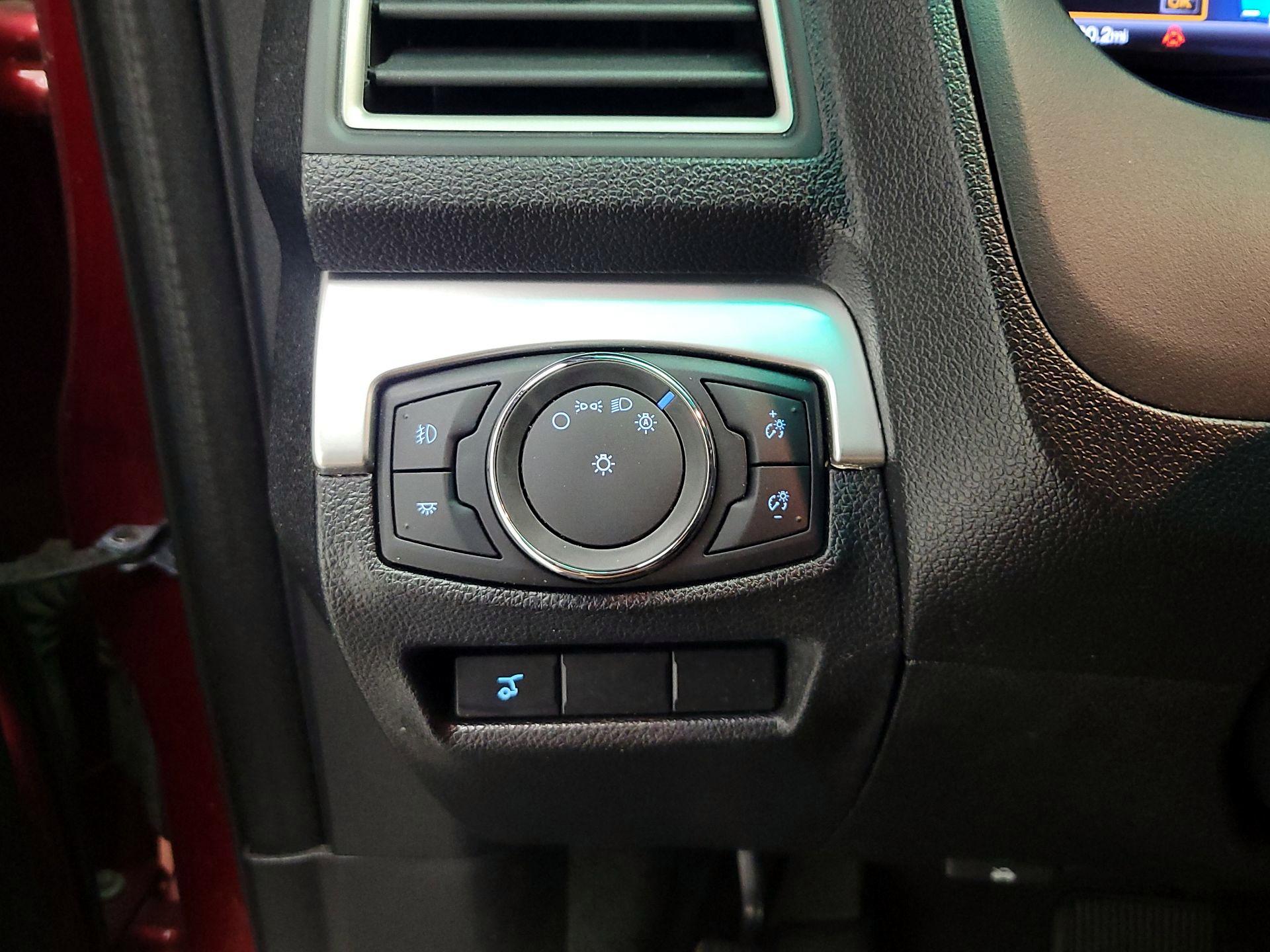 Thumbnail: 2016 Ford Explorer - 13