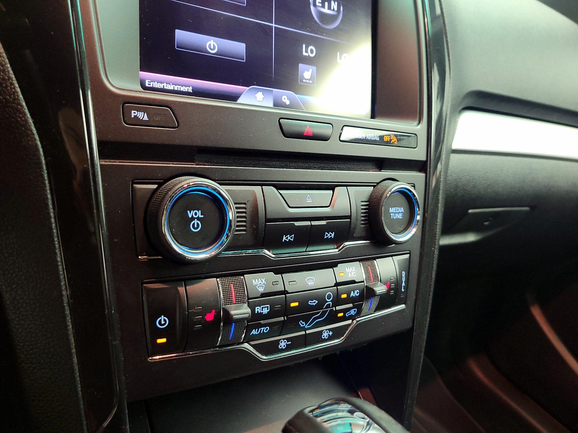 Thumbnail: 2016 Ford Explorer - 16