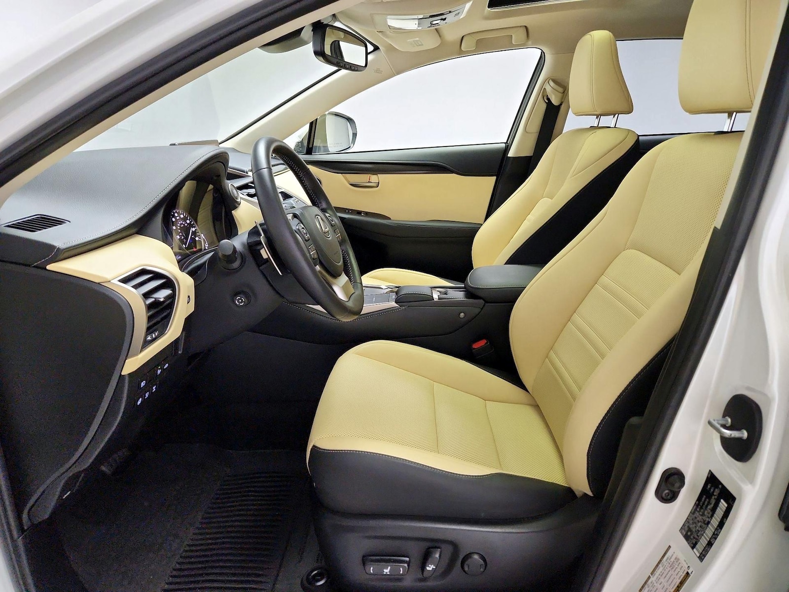 2021 Lexus NX 300 - Photo 12