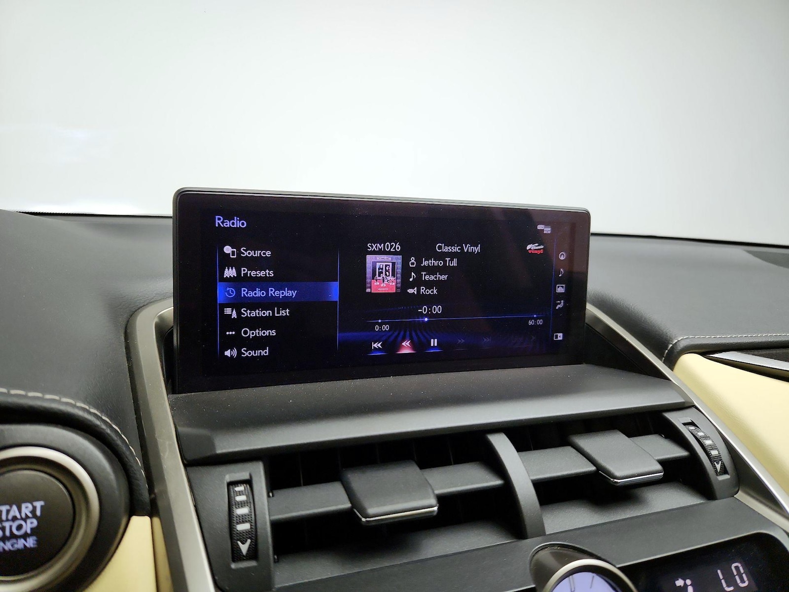 2021 Lexus NX 300 - Photo 17