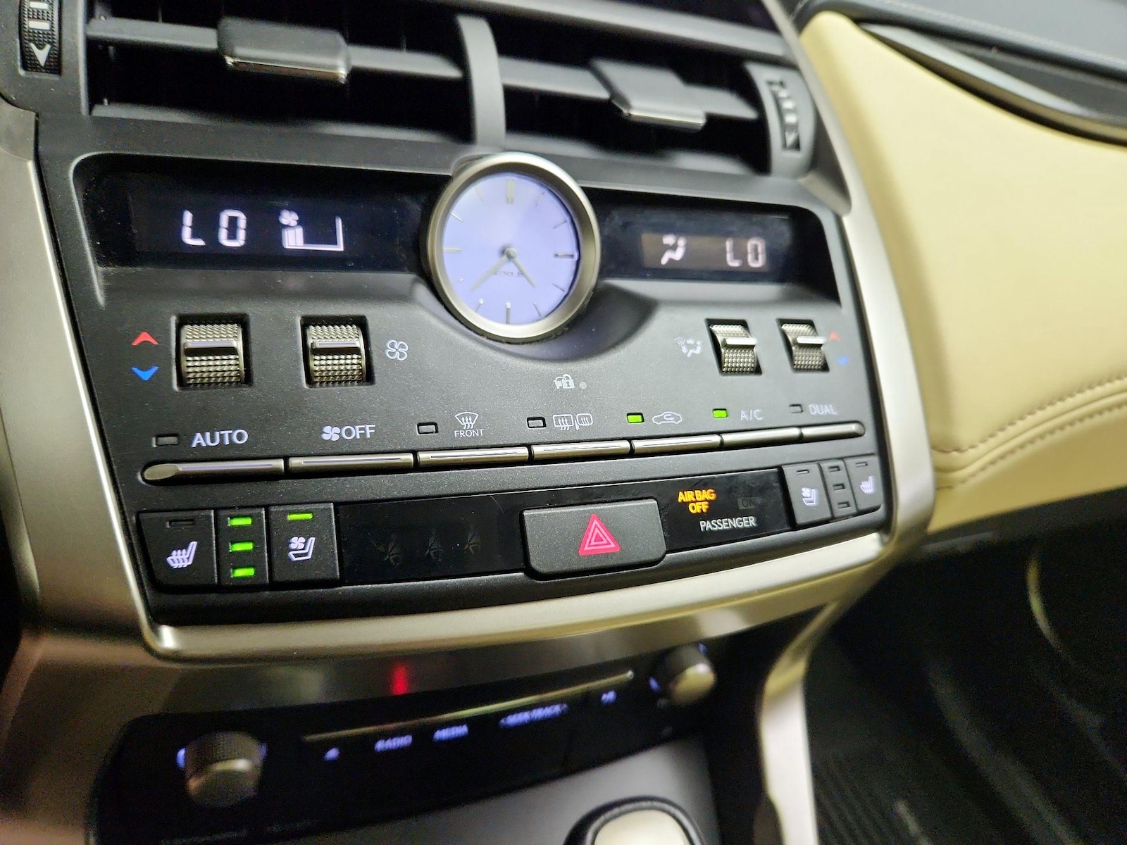 2021 Lexus NX 300 - Photo 18