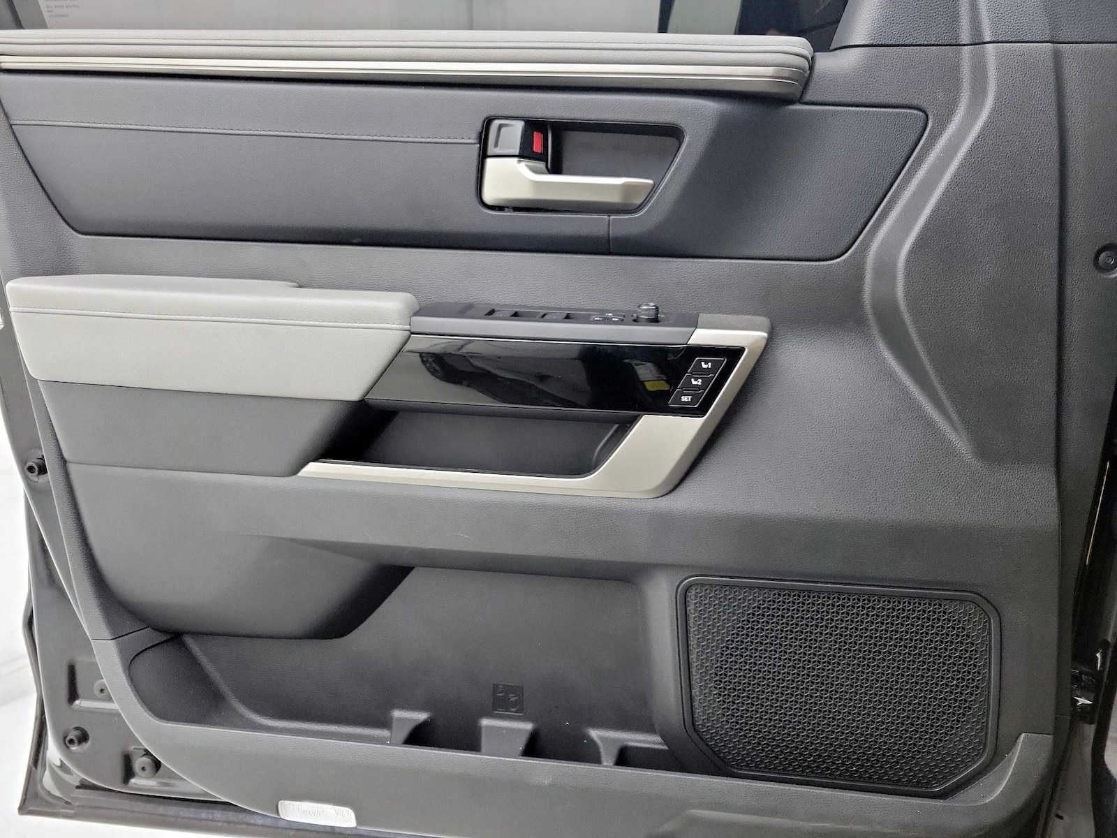 2025 Toyota Tundra Limited - Photo 13