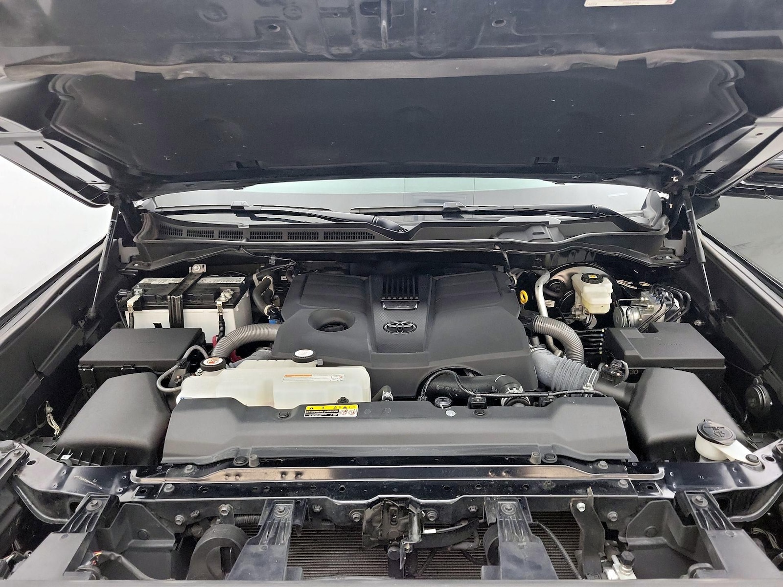 2025 Toyota Tundra Limited - Photo 24