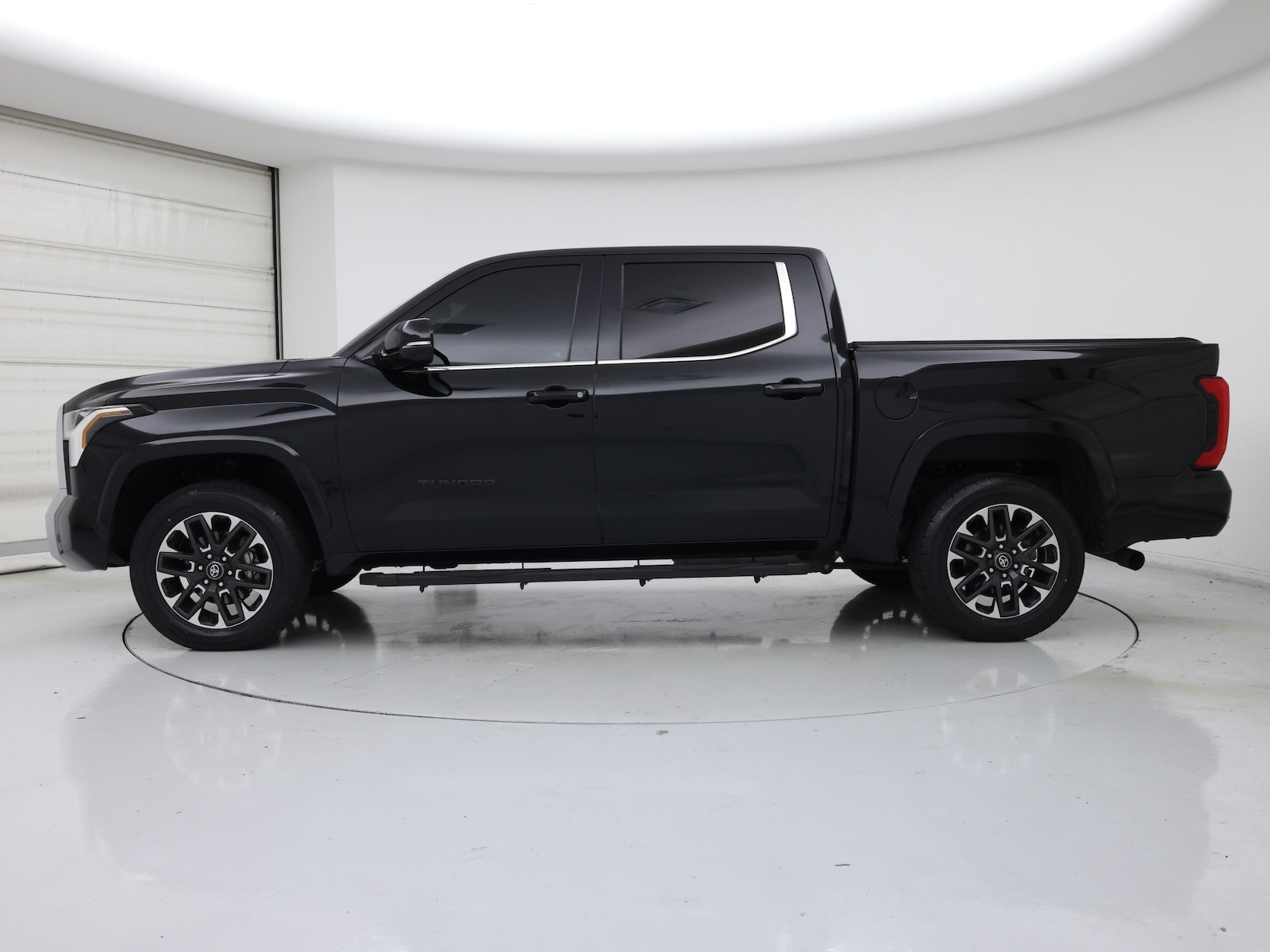 2025 Toyota Tundra Limited - Photo 4