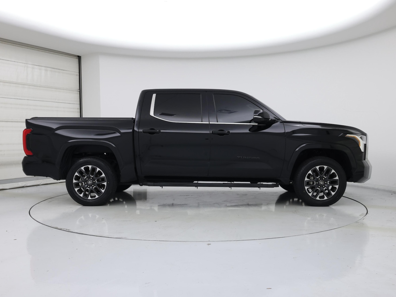 2025 Toyota Tundra Limited - Photo 8