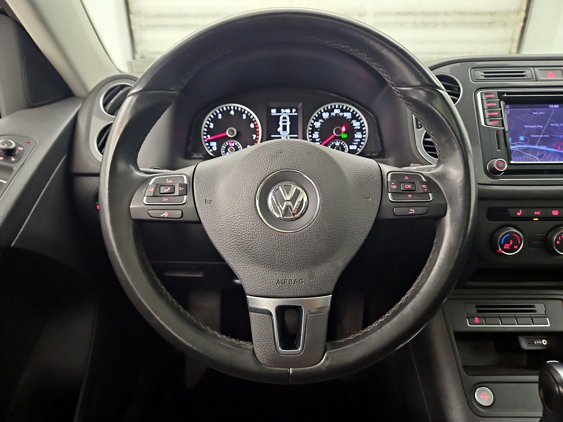 Thumbnail: 2016 Volkswagen Tiguan - 10