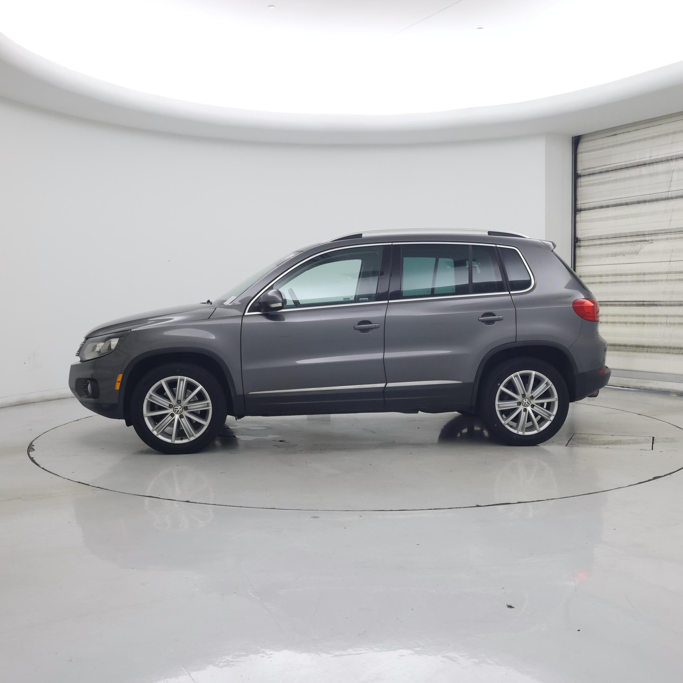 Thumbnail: 2016 Volkswagen Tiguan - 3