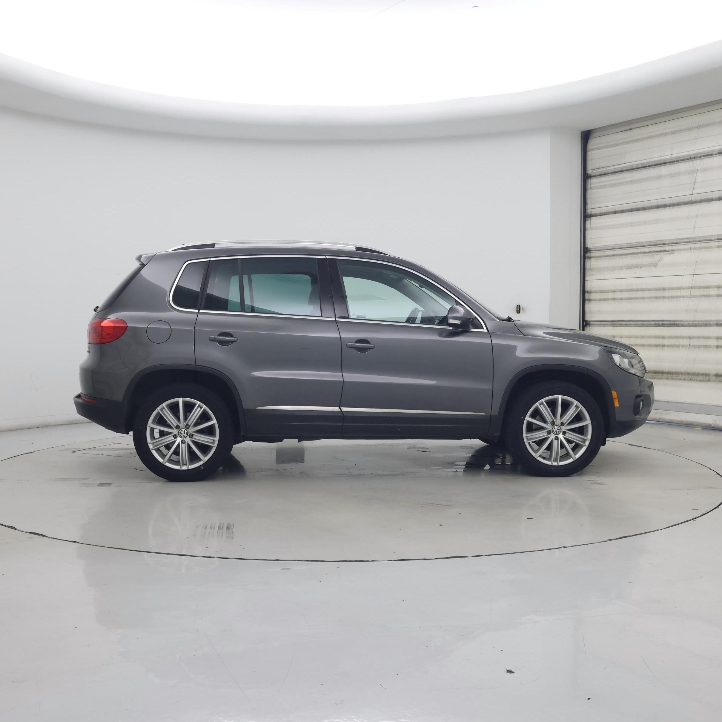 Thumbnail: 2016 Volkswagen Tiguan - 7