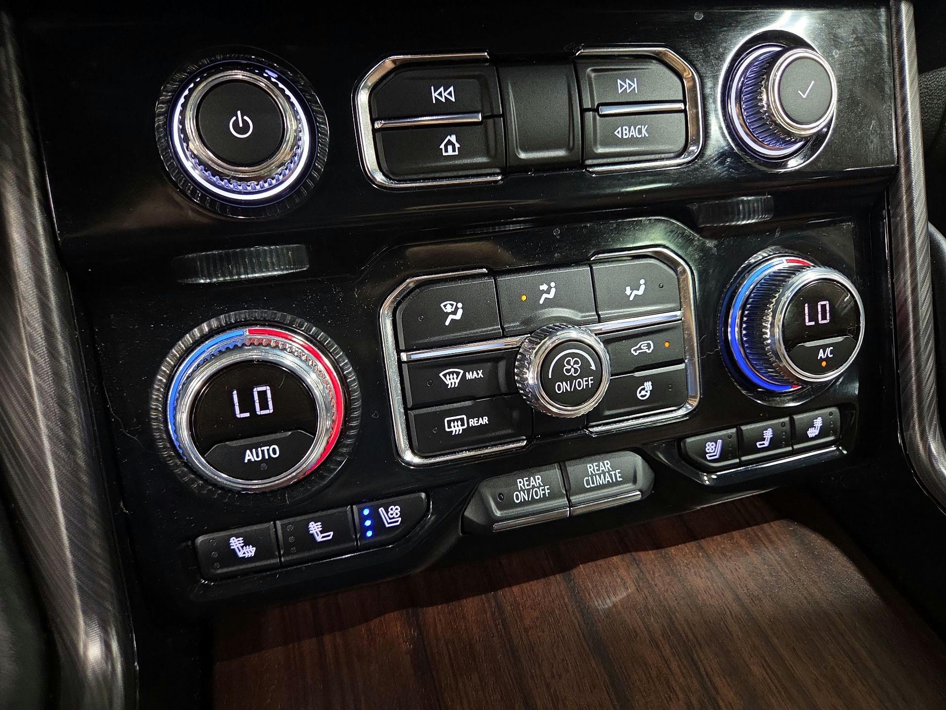 Thumbnail: 2023 GMC Yukon XL - 17