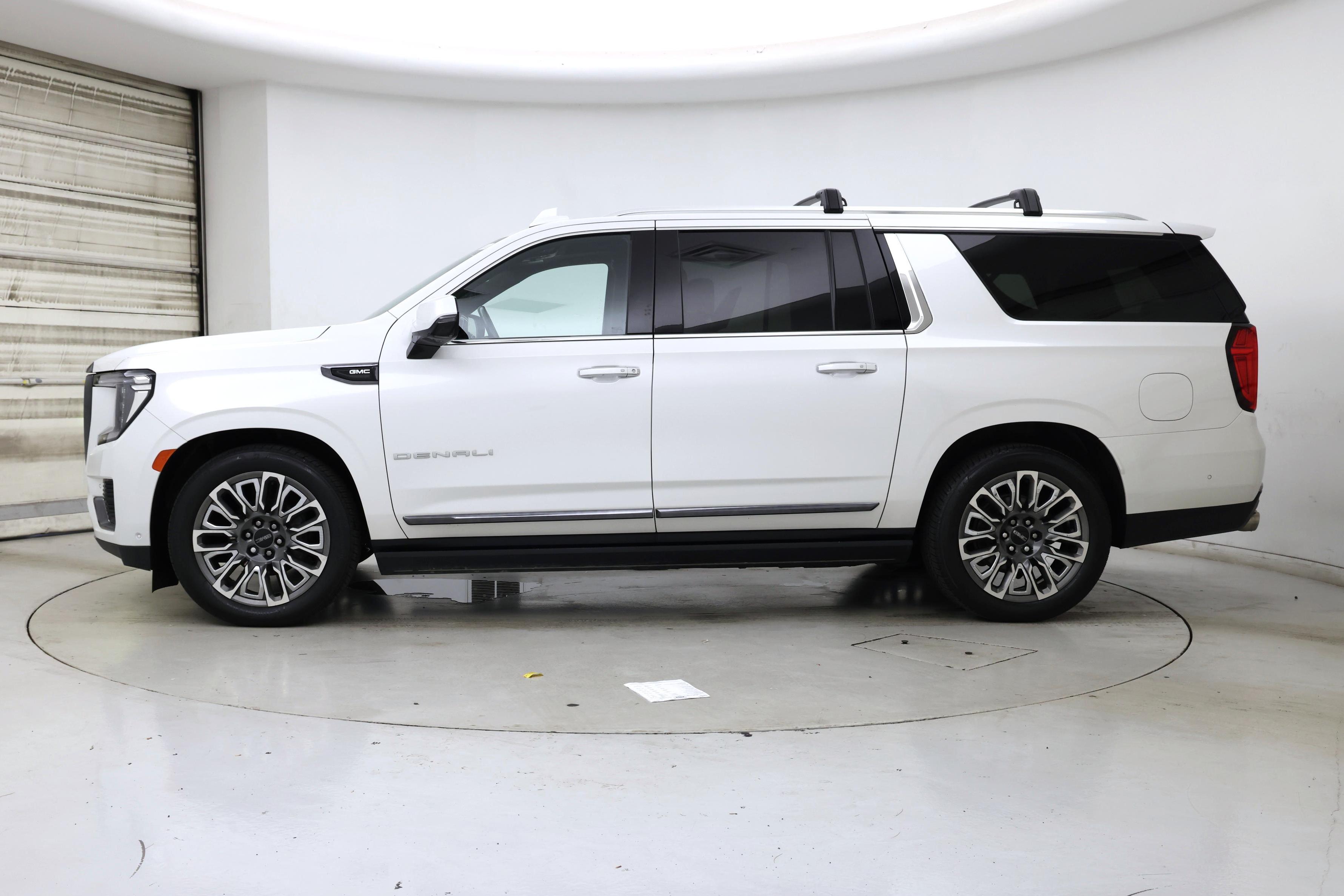 Thumbnail: 2023 GMC Yukon XL - 3