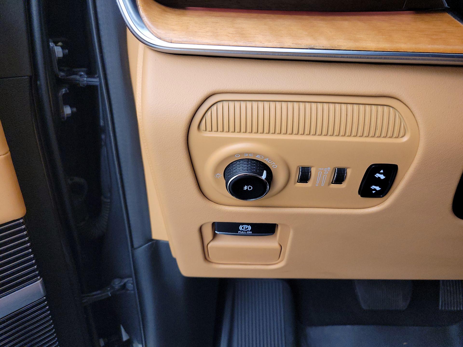 Thumbnail: 2022 Jeep Grand Wagoneer - 13