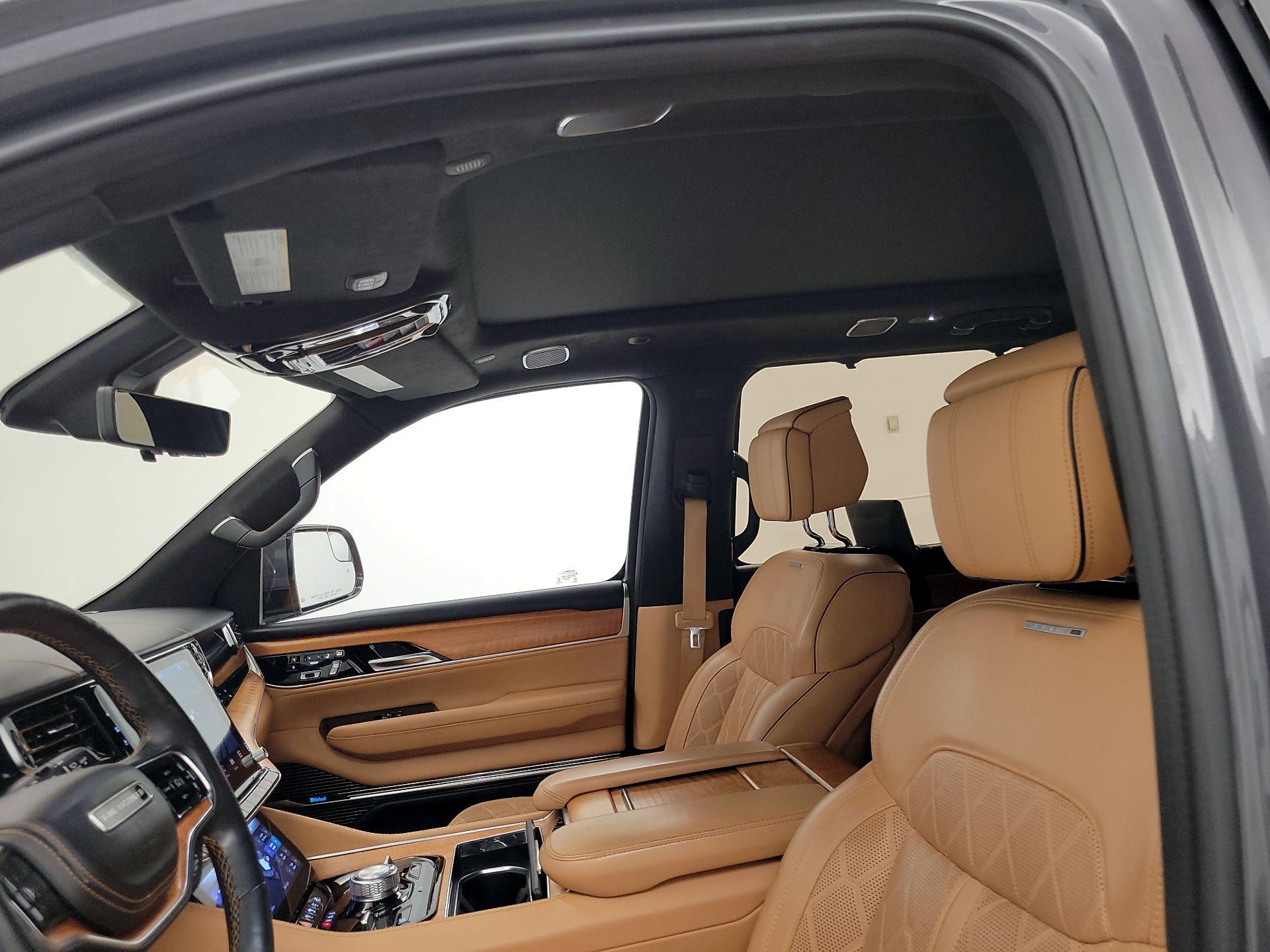 Thumbnail: 2022 Jeep Grand Wagoneer - 19