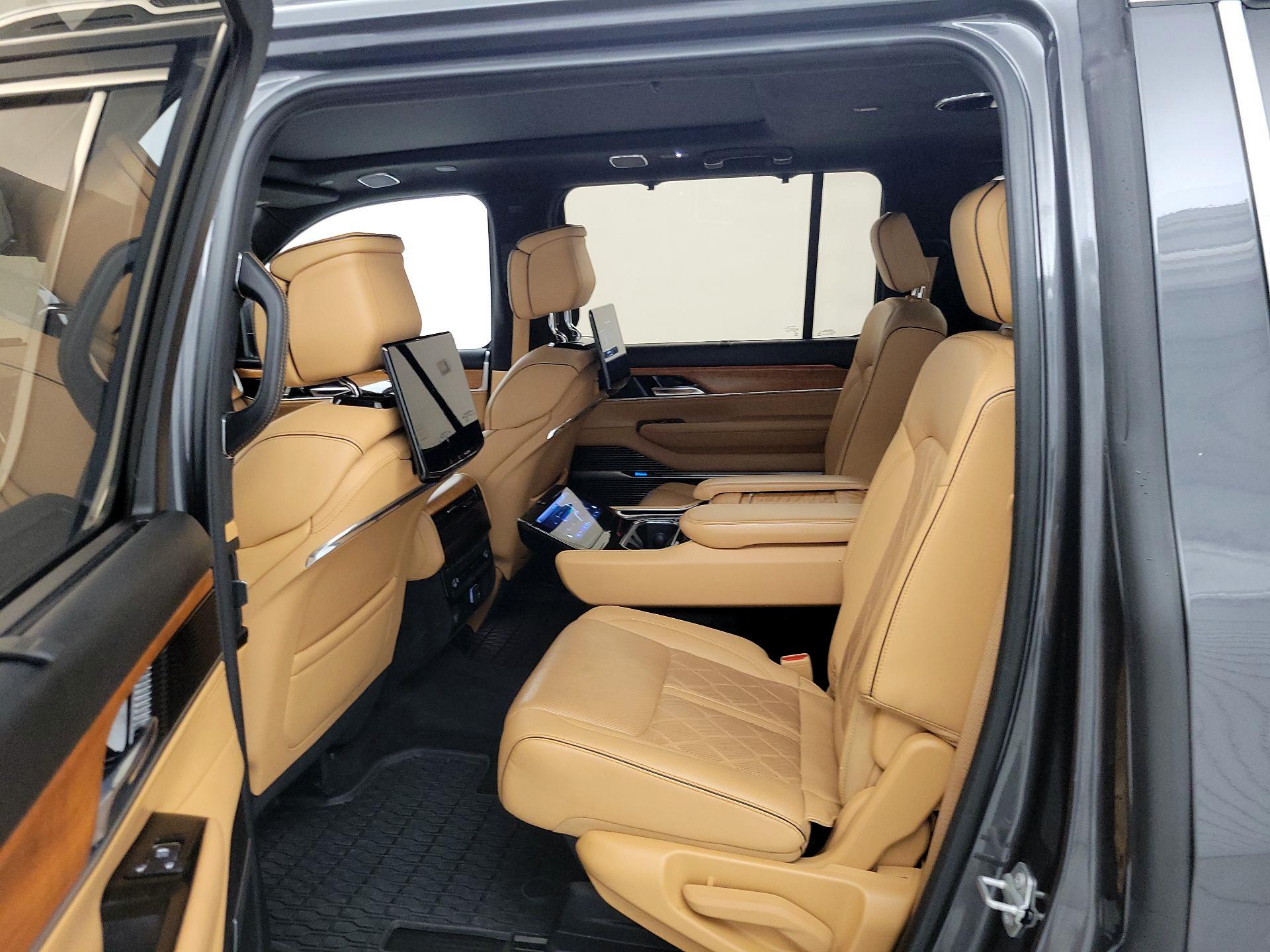 Thumbnail: 2022 Jeep Grand Wagoneer - 20