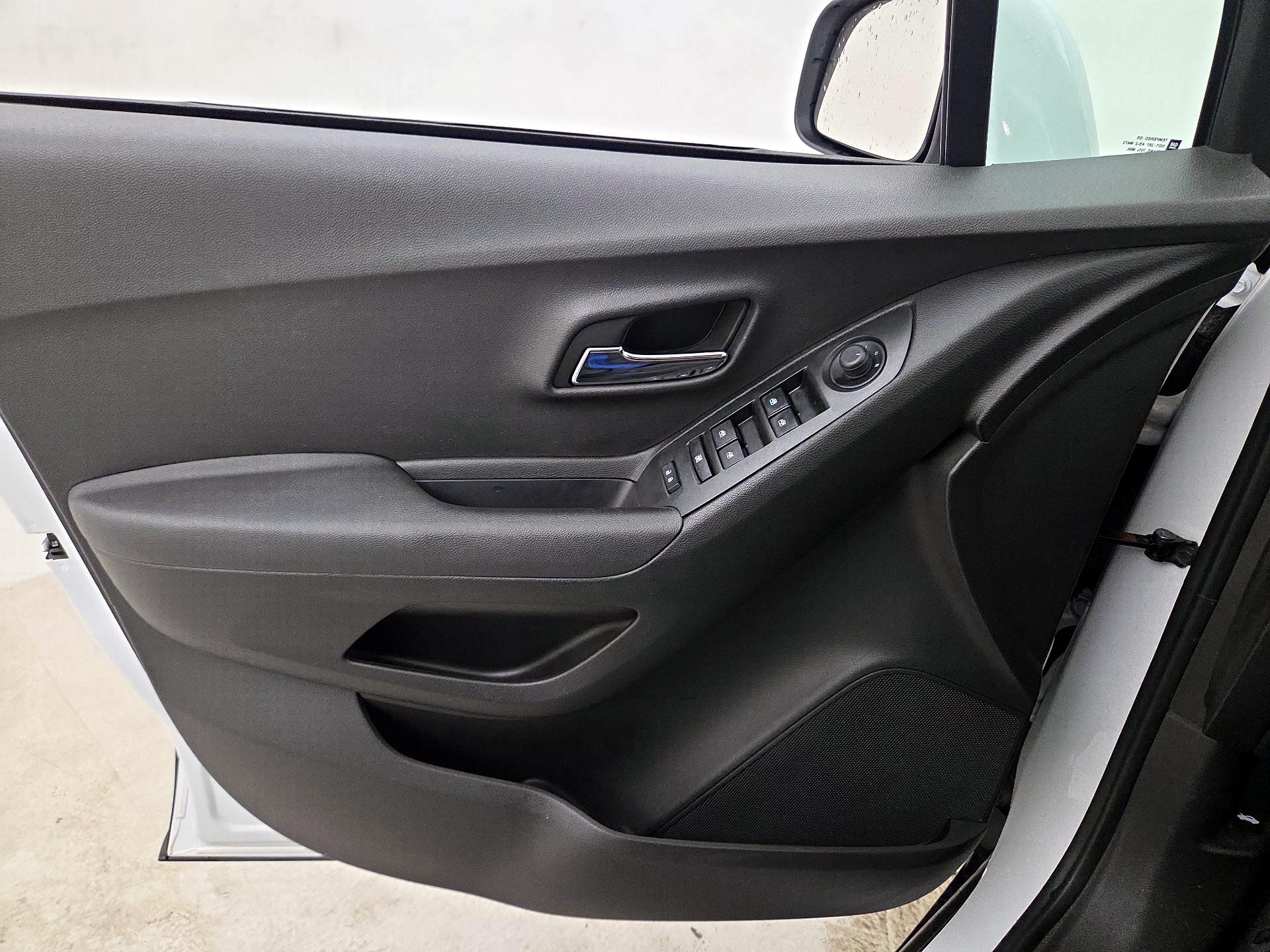 Thumbnail: 2016 Chevrolet Trax - 12