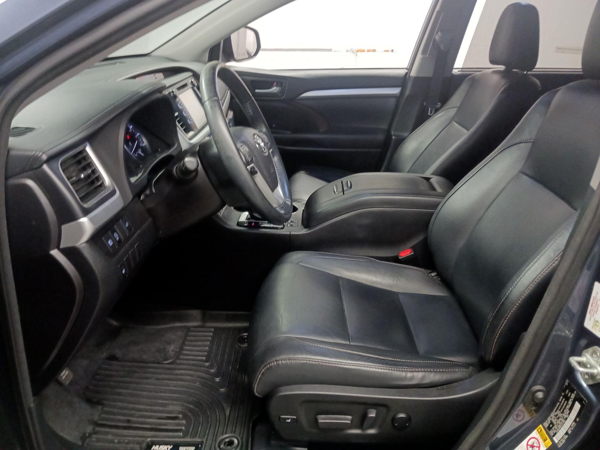 Thumbnail: 2018 Toyota Highlander - 11