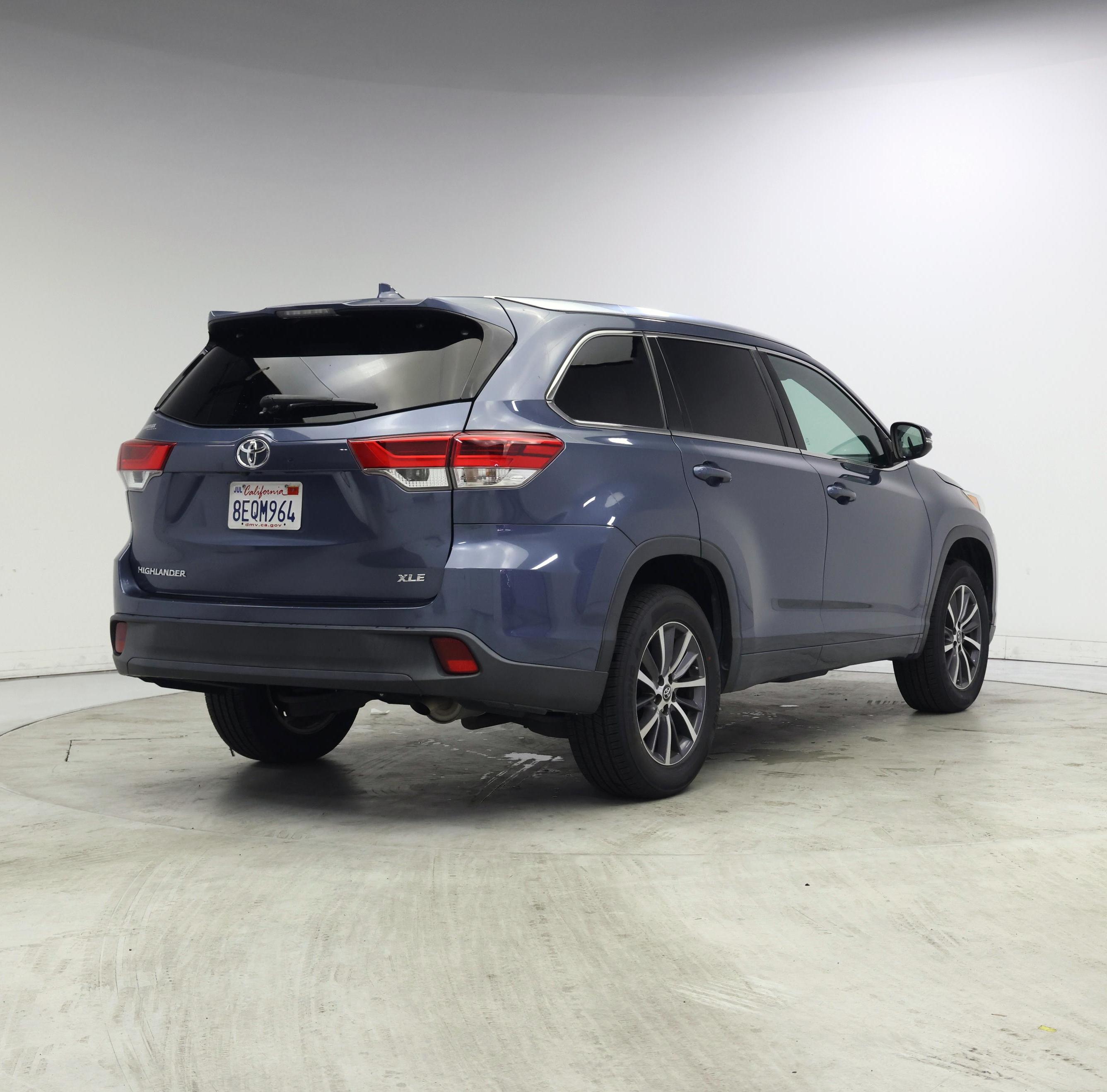 Thumbnail: 2018 Toyota Highlander - 8