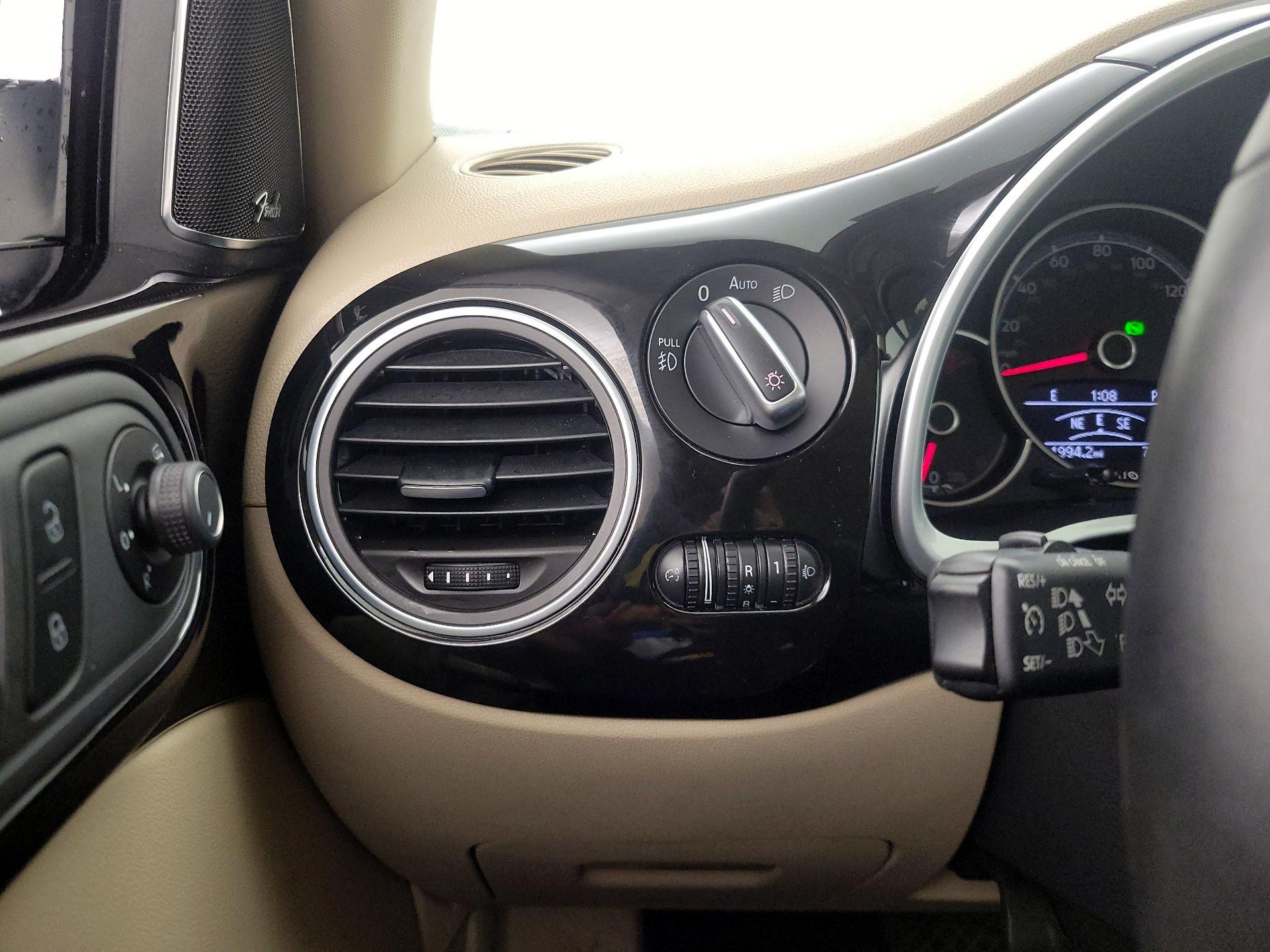Thumbnail: 2018 Volkswagen Beetle - 13